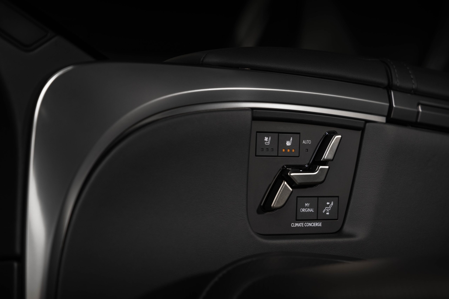 لكزس-lm-المربع-نت-19