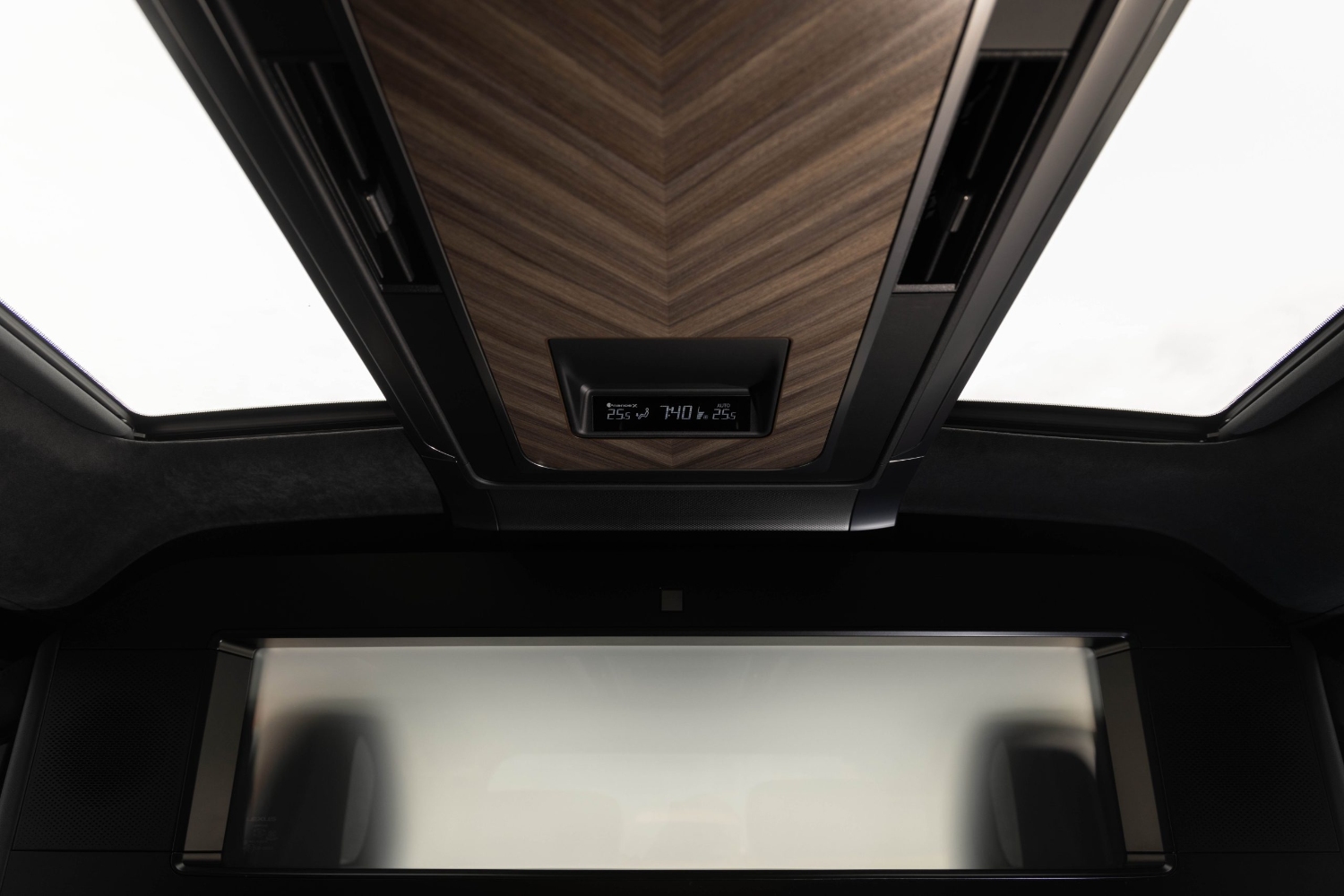 لكزس-lm-المربع-نت-21