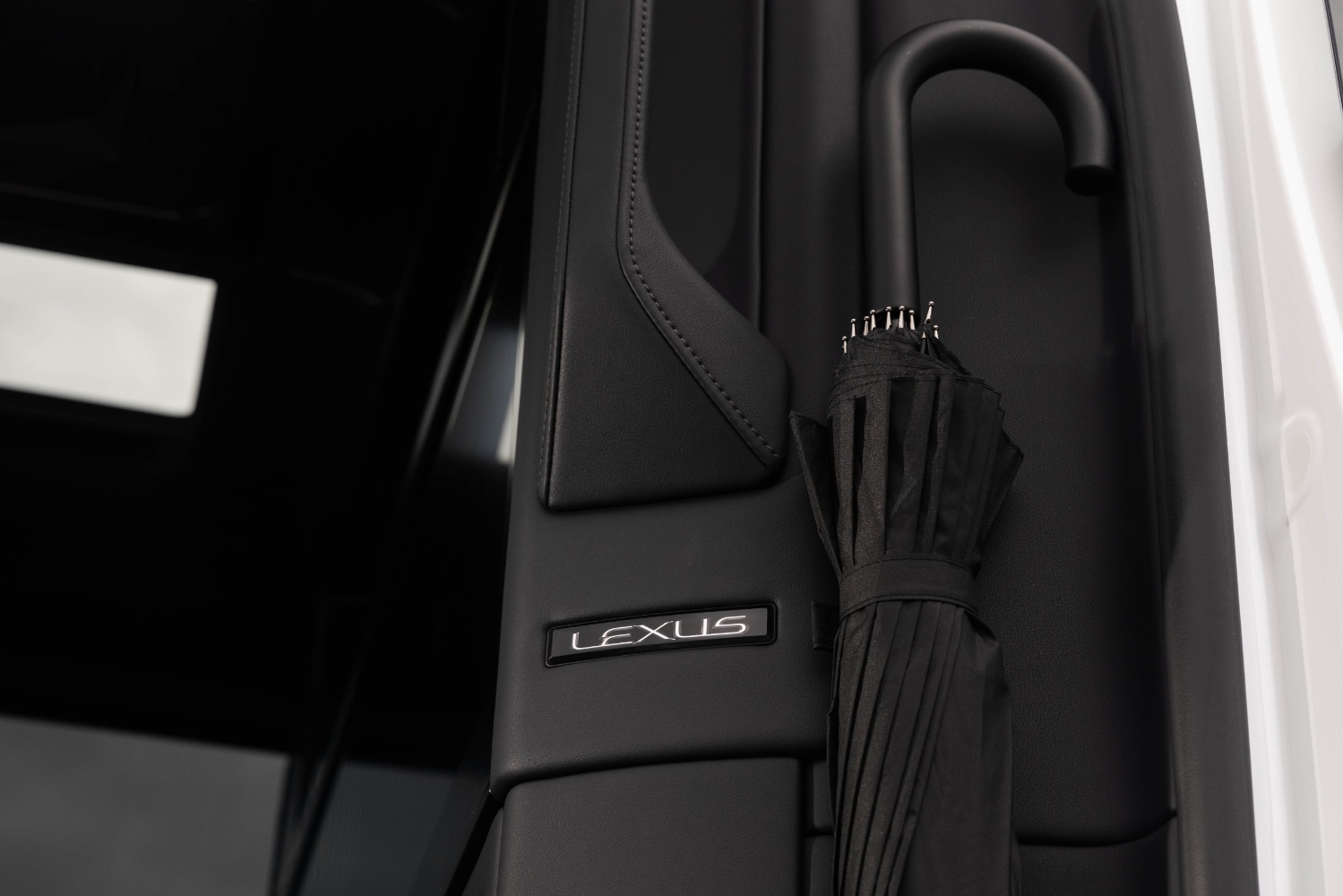 لكزس-lm-المربع-نت-23