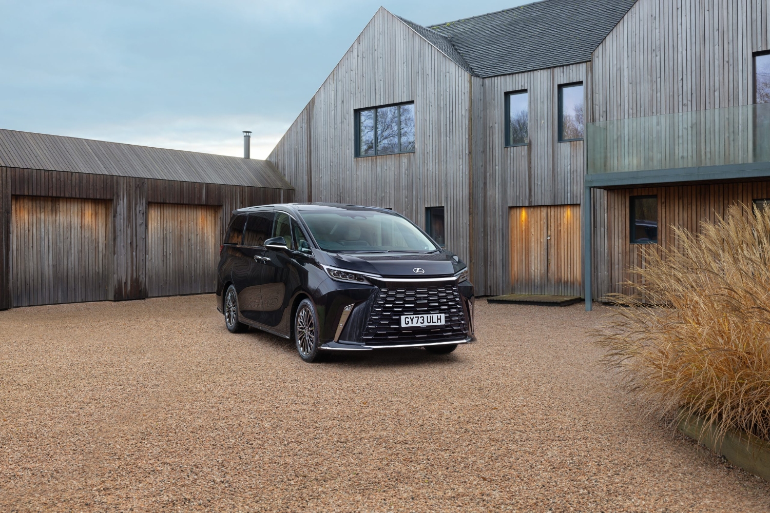 لكزس-lm-المربع-نت-32