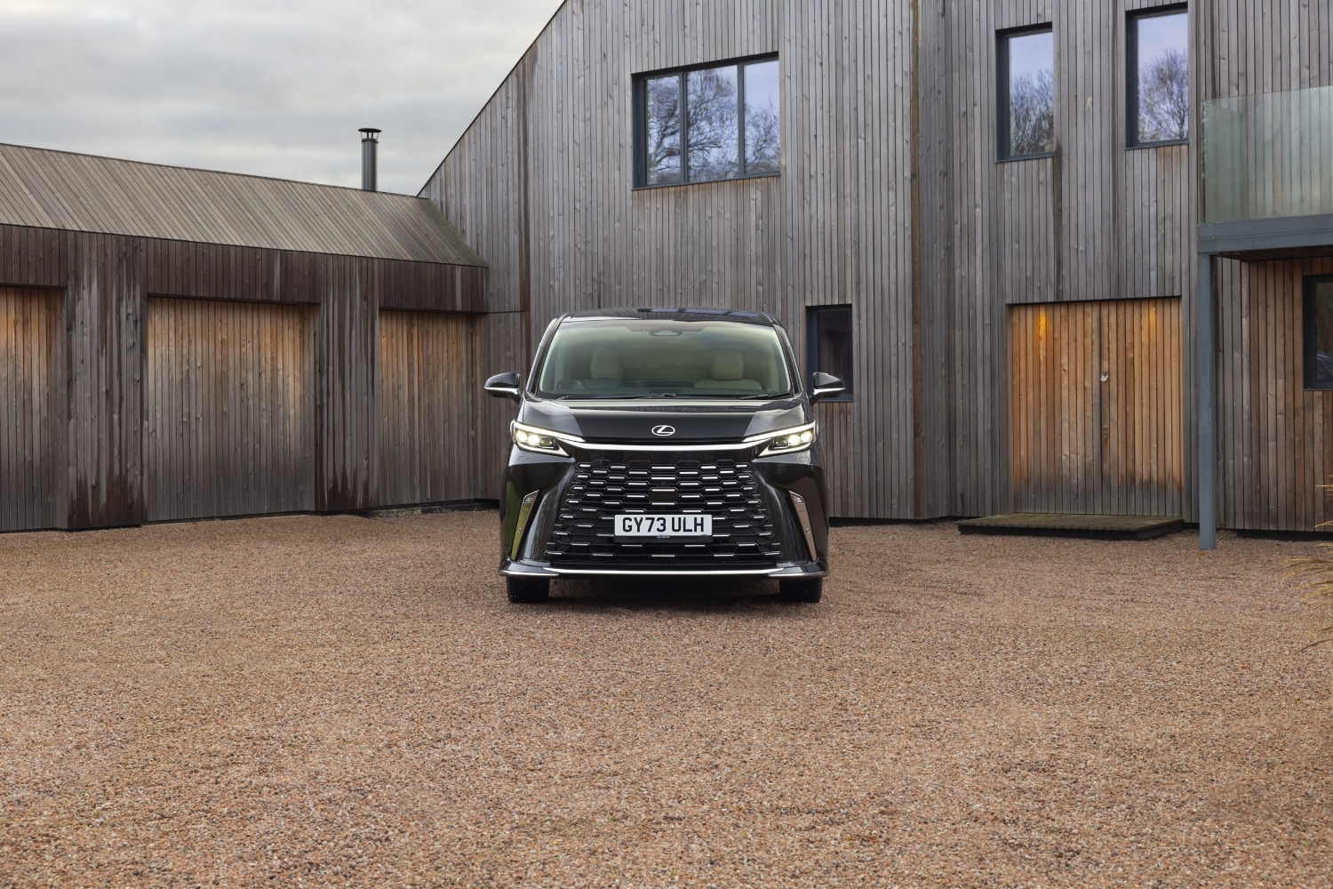 لكزس-lm-المربع-نت-38