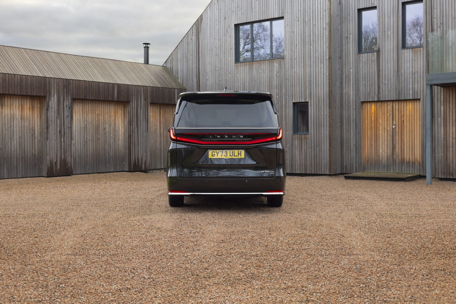 لكزس-lm-المربع-نت-39