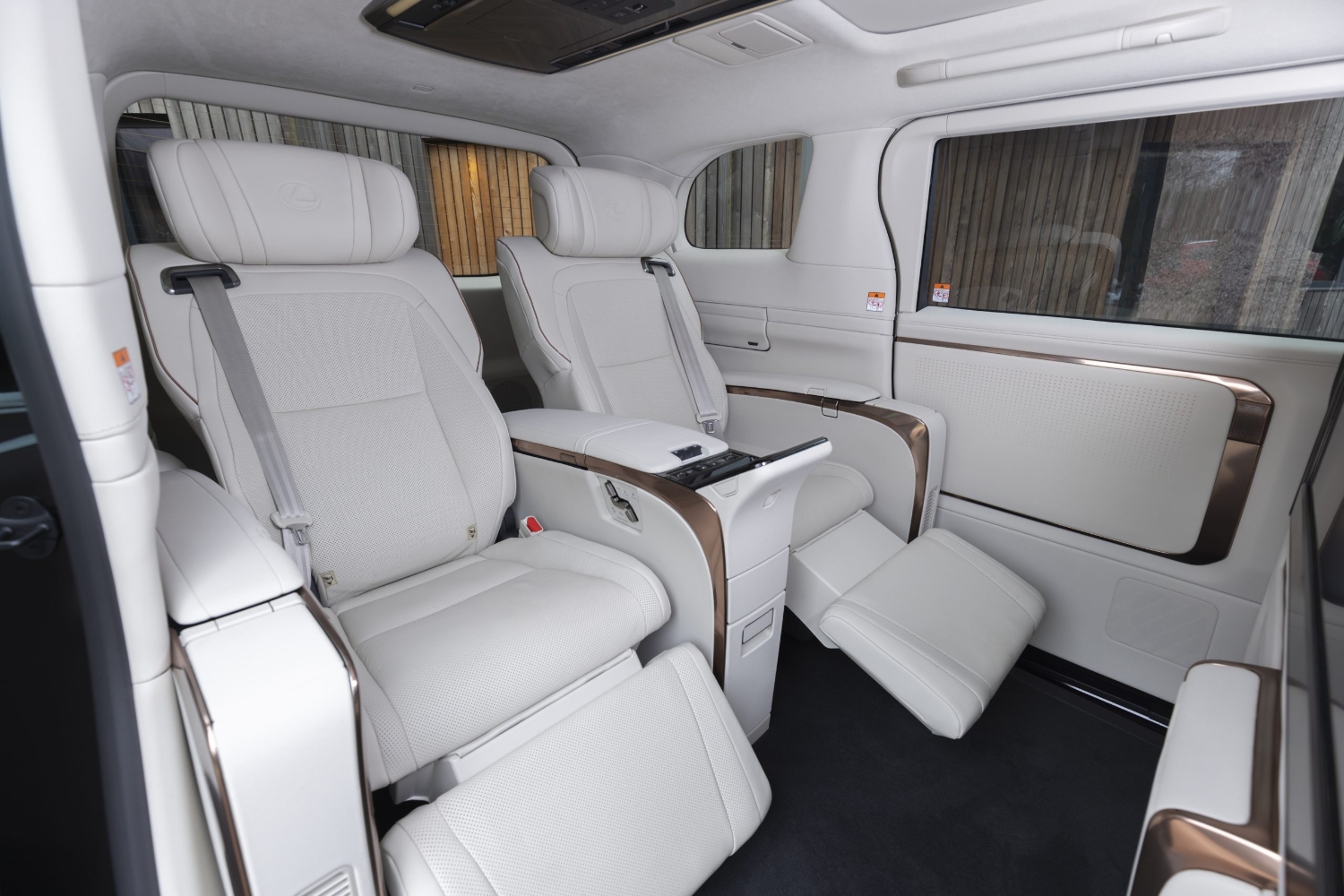 لكزس-lm-المربع-نت-47