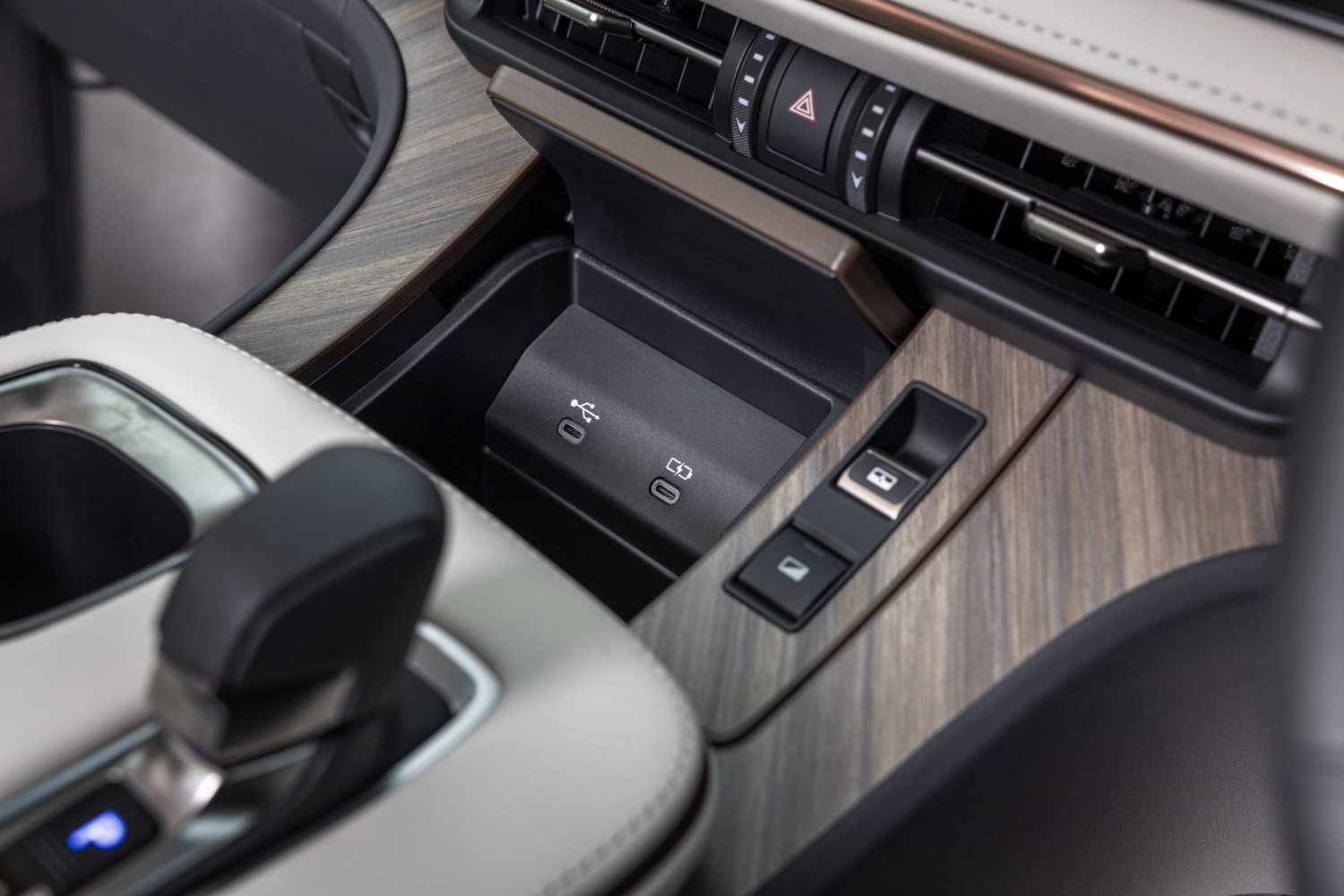 لكزس-lm-المربع-نت-51