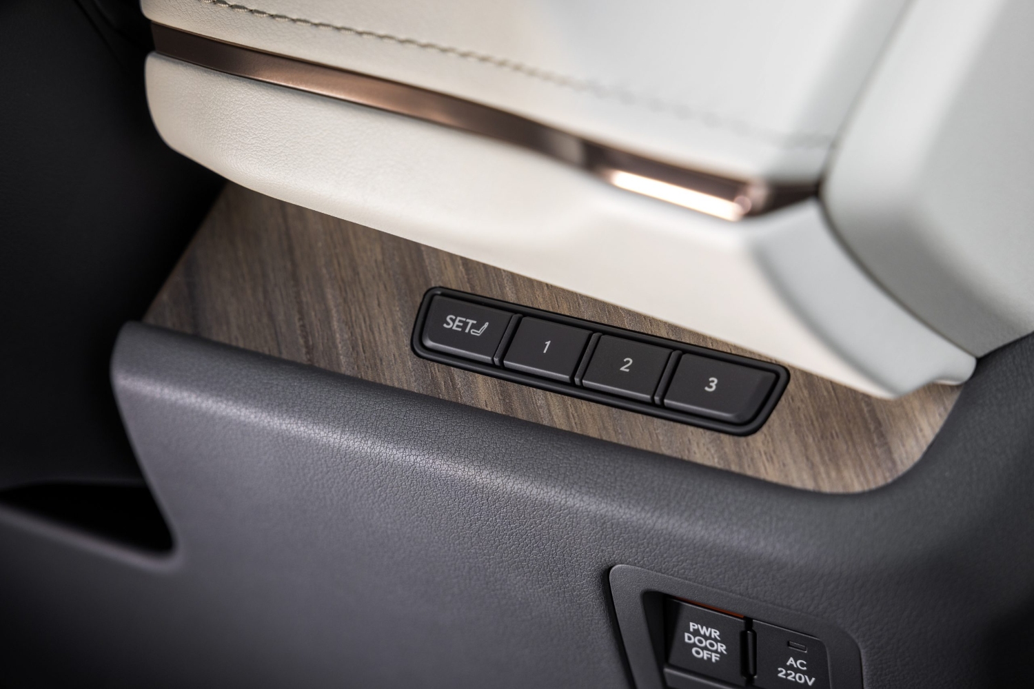 لكزس-lm-المربع-نت-52