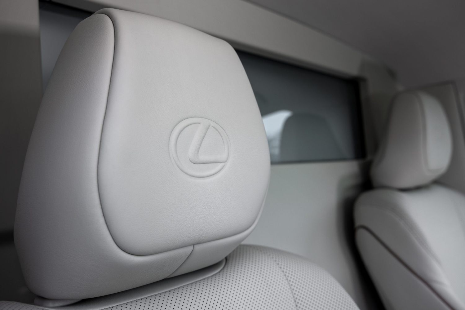 لكزس-lm-المربع-نت-56