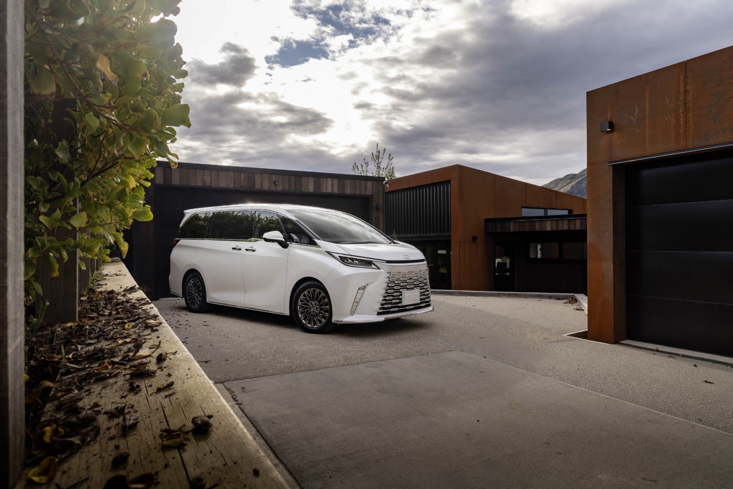 لكزس-lm-المربع-نت-6