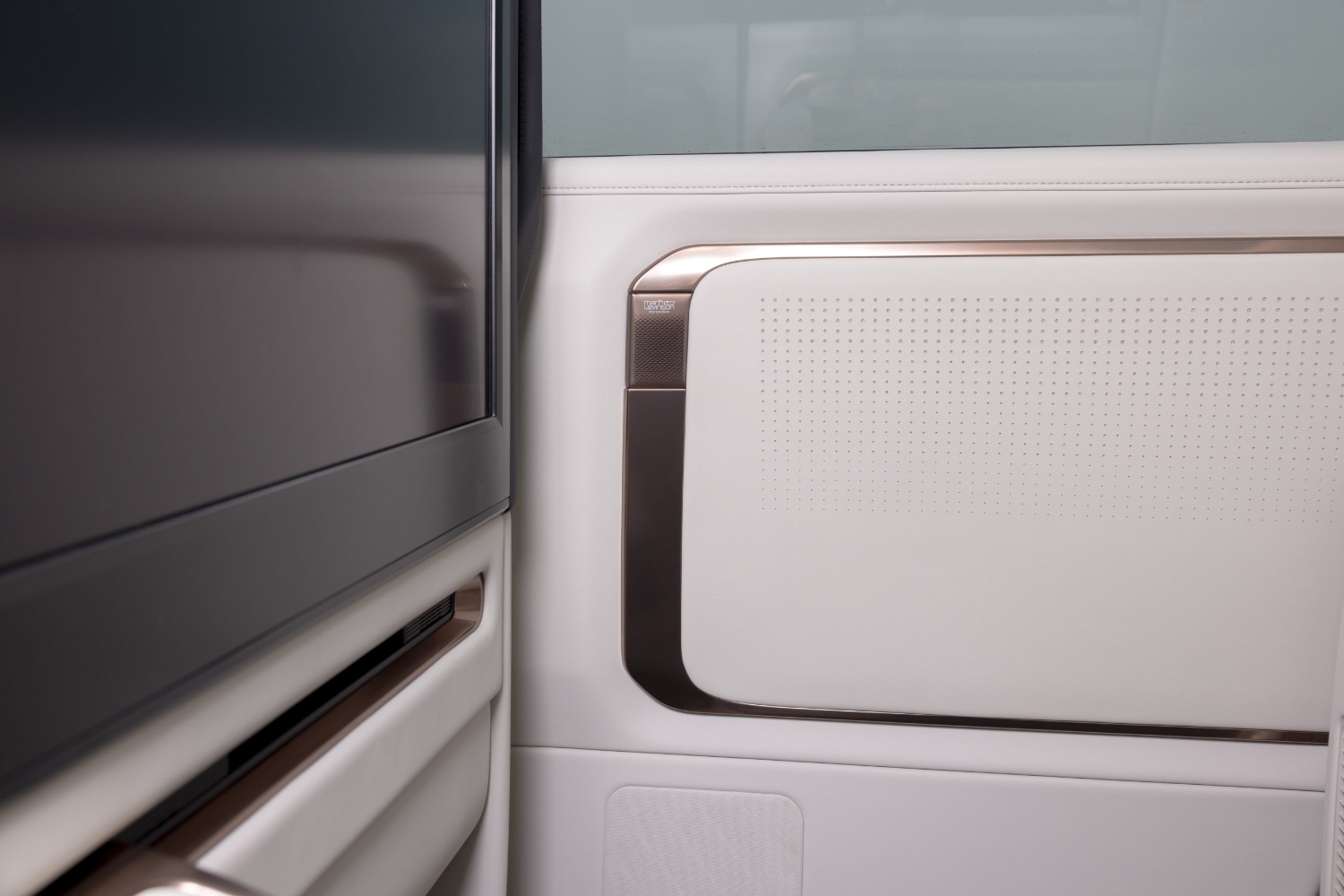 لكزس-lm-المربع-نت-61