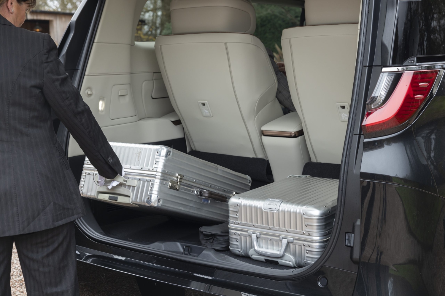 لكزس-lm-المربع-نت-64