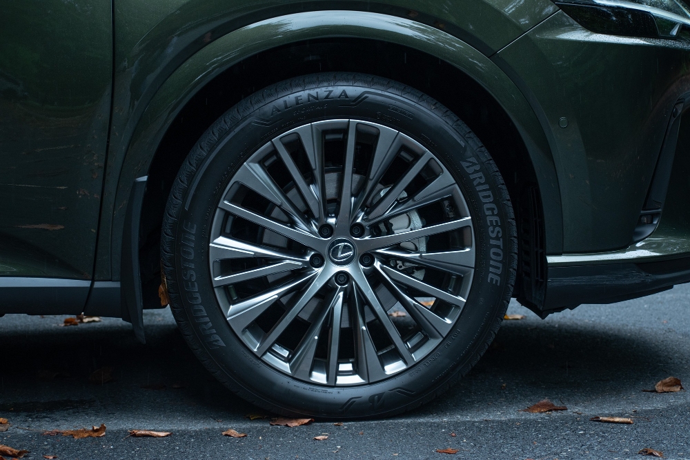 لكزس-rx-phev-المربع-نت-32