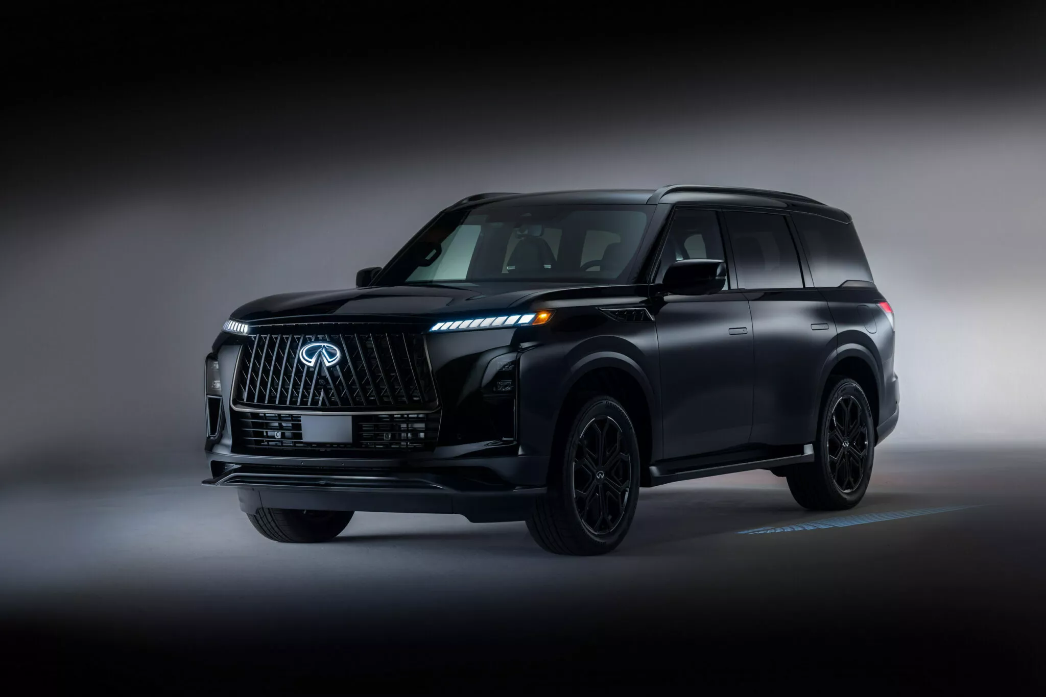 انفينيتي QX80 موديل 2026 ينطلق بفئة سبورت جديدة وتحديثات جمالية 4