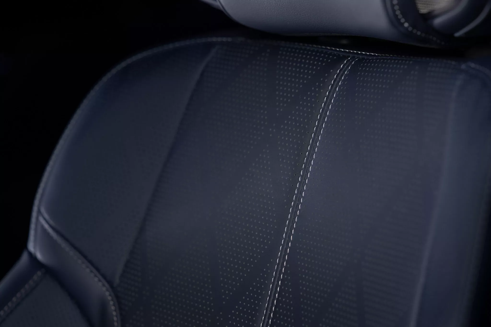 انفينيتي QX80 موديل 2026 ينطلق بفئة سبورت جديدة وتحديثات جمالية 18