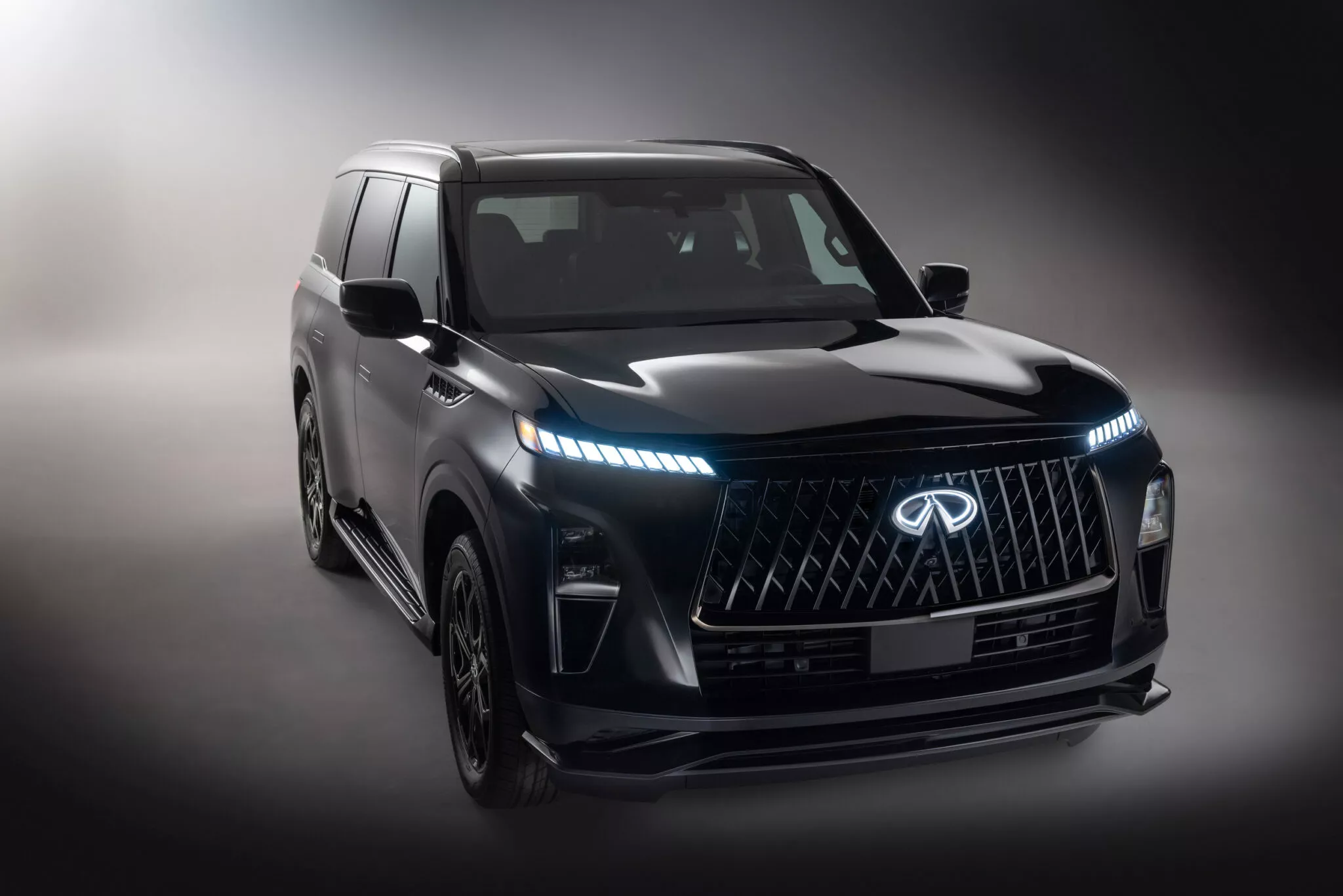 انفينيتي QX80 موديل 2026 ينطلق بفئة سبورت جديدة وتحديثات جمالية 9