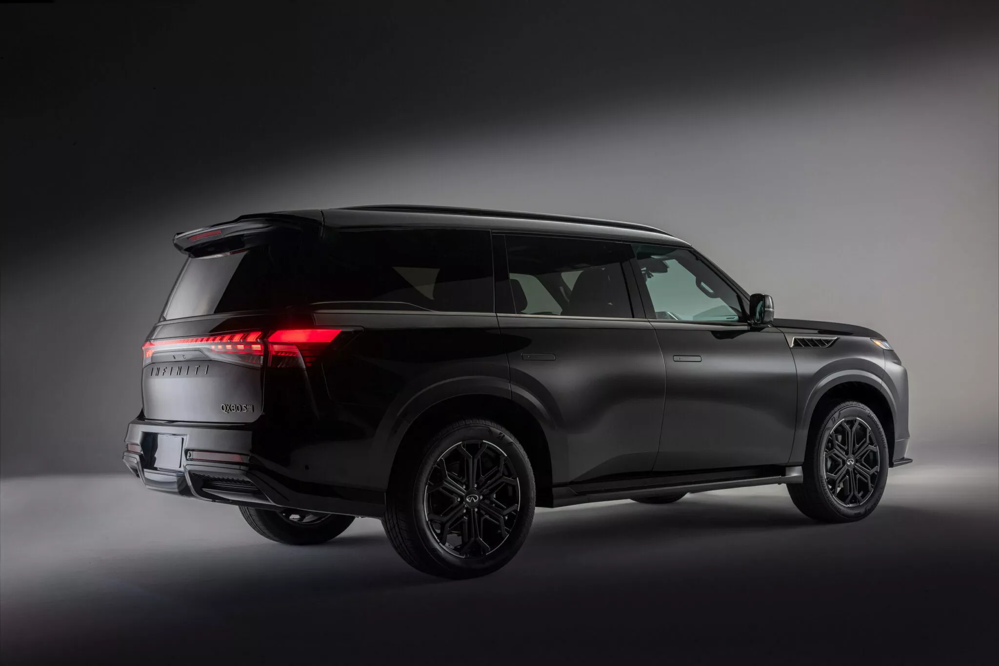 انفينيتي QX80 موديل 2026 ينطلق بفئة سبورت جديدة وتحديثات جمالية 10