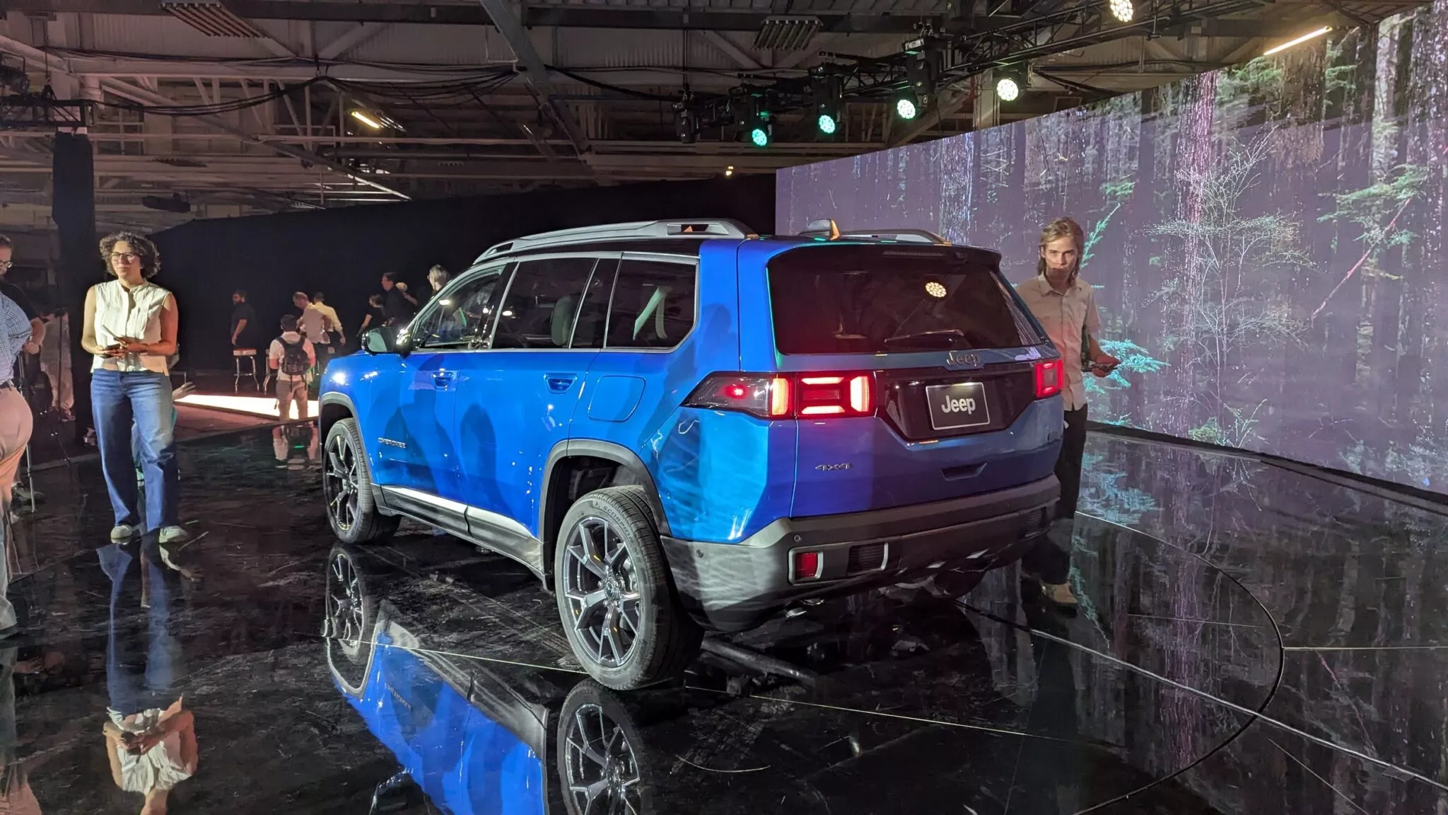 جيب شيروكي 2026 الجيل الجديد كلياً ينطلق بحجم أكبر وداخلية أفخم ومحرك هايبرد 4