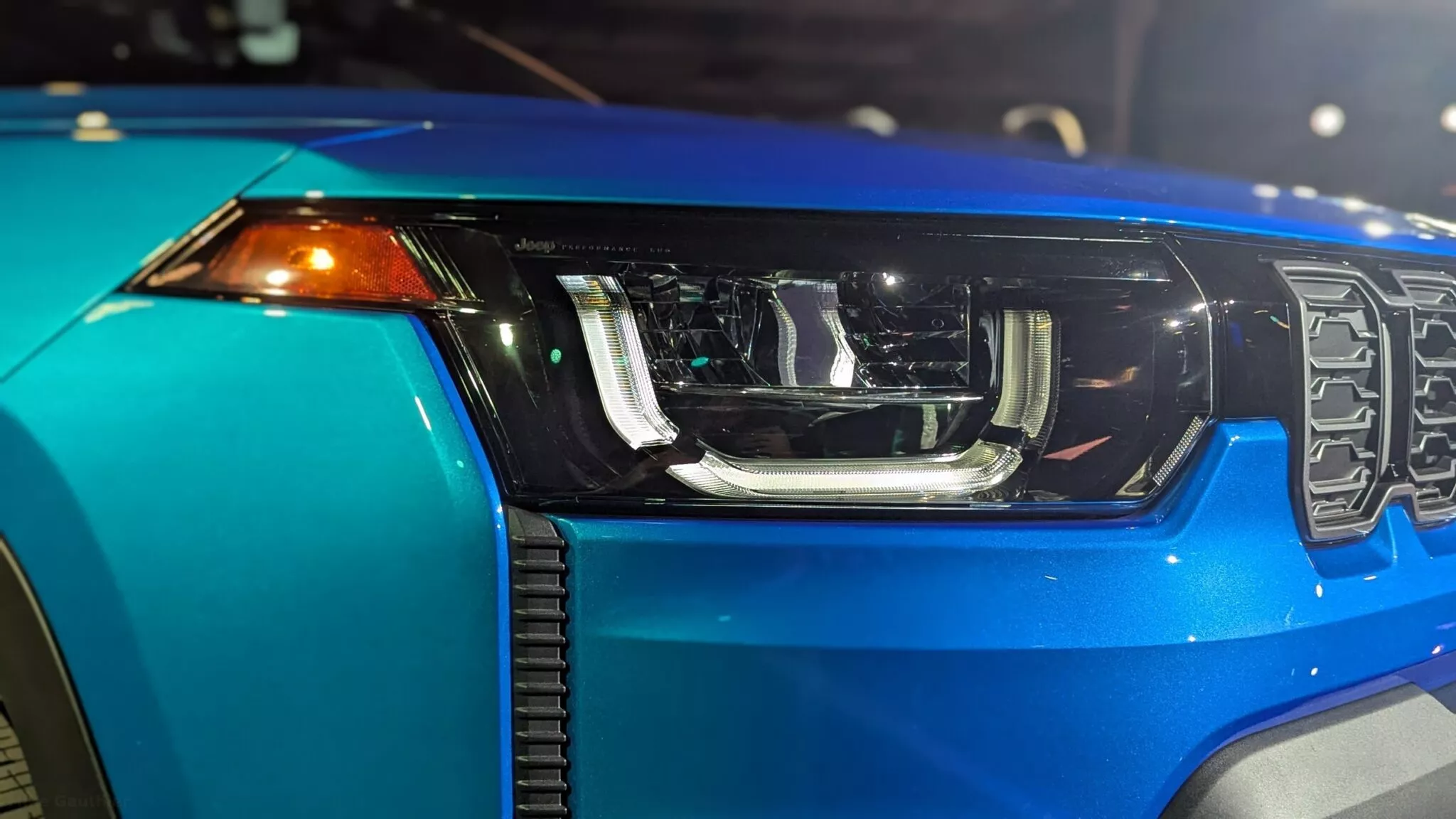 جيب شيروكي 2026 الجيل الجديد كلياً ينطلق بحجم أكبر وداخلية أفخم ومحرك هايبرد 11