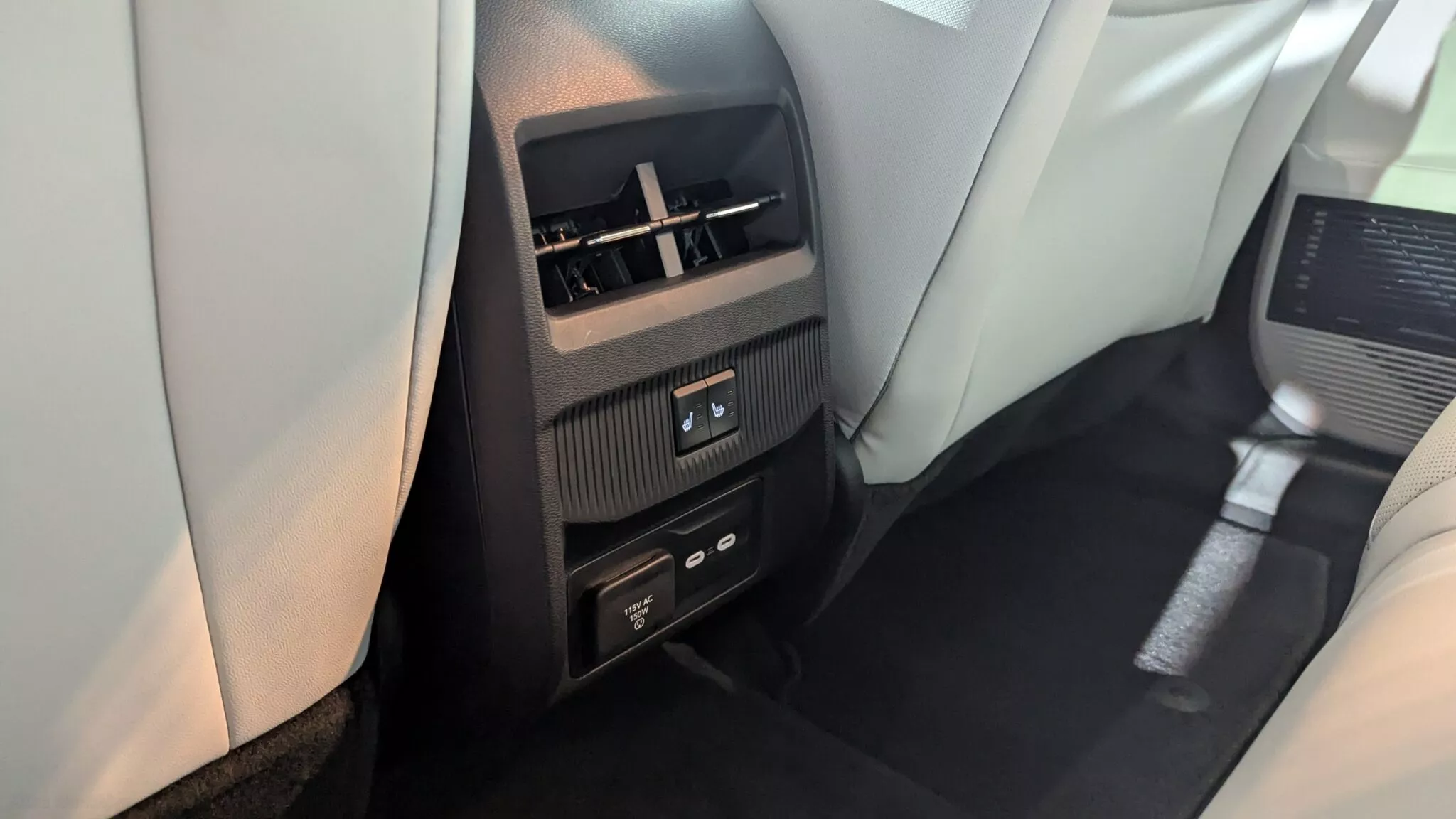 جيب شيروكي 2026 الجيل الجديد كلياً ينطلق بحجم أكبر وداخلية أفخم ومحرك هايبرد 25