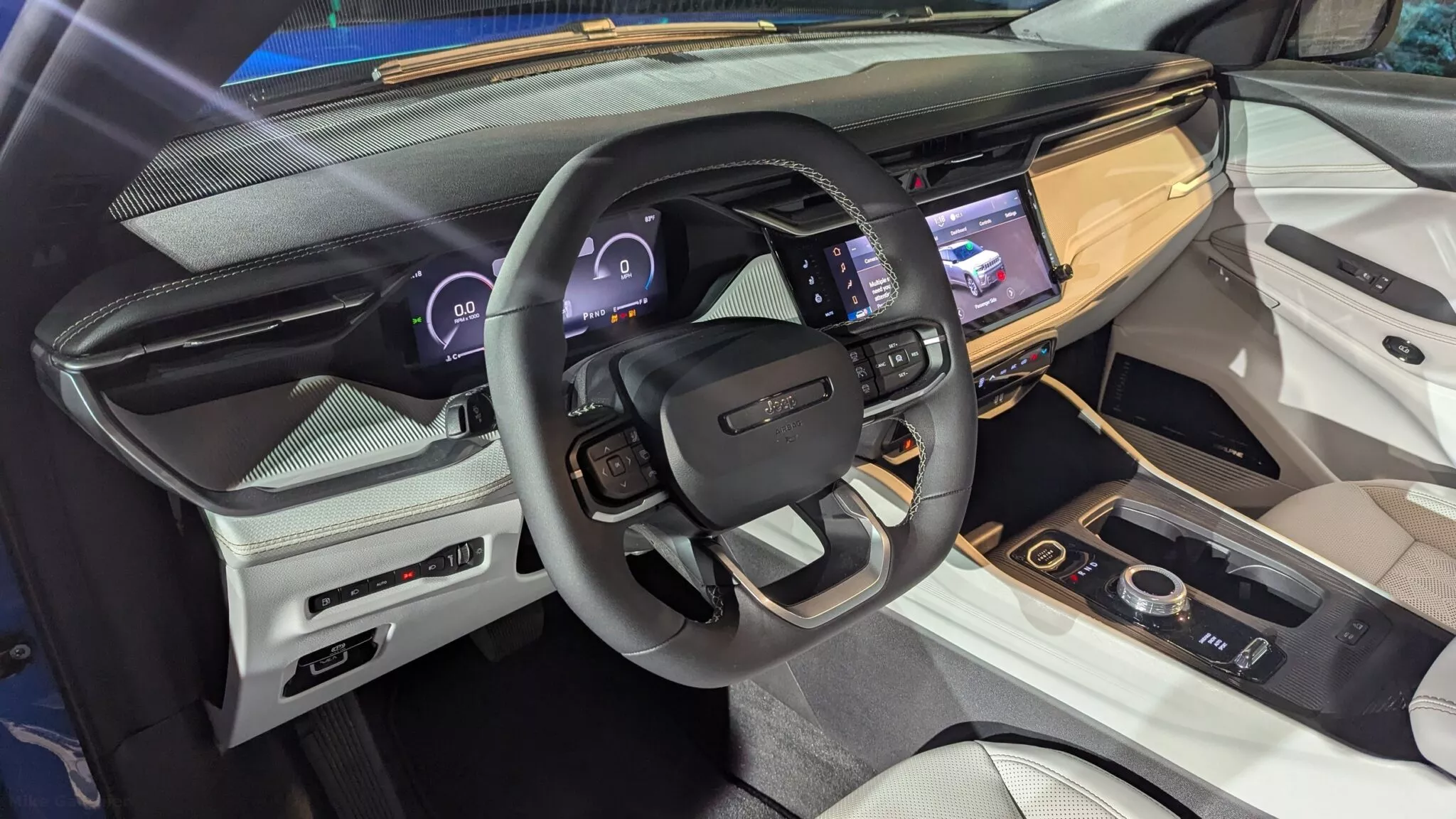 جيب شيروكي 2026 الجيل الجديد كلياً ينطلق بحجم أكبر وداخلية أفخم ومحرك هايبرد 2