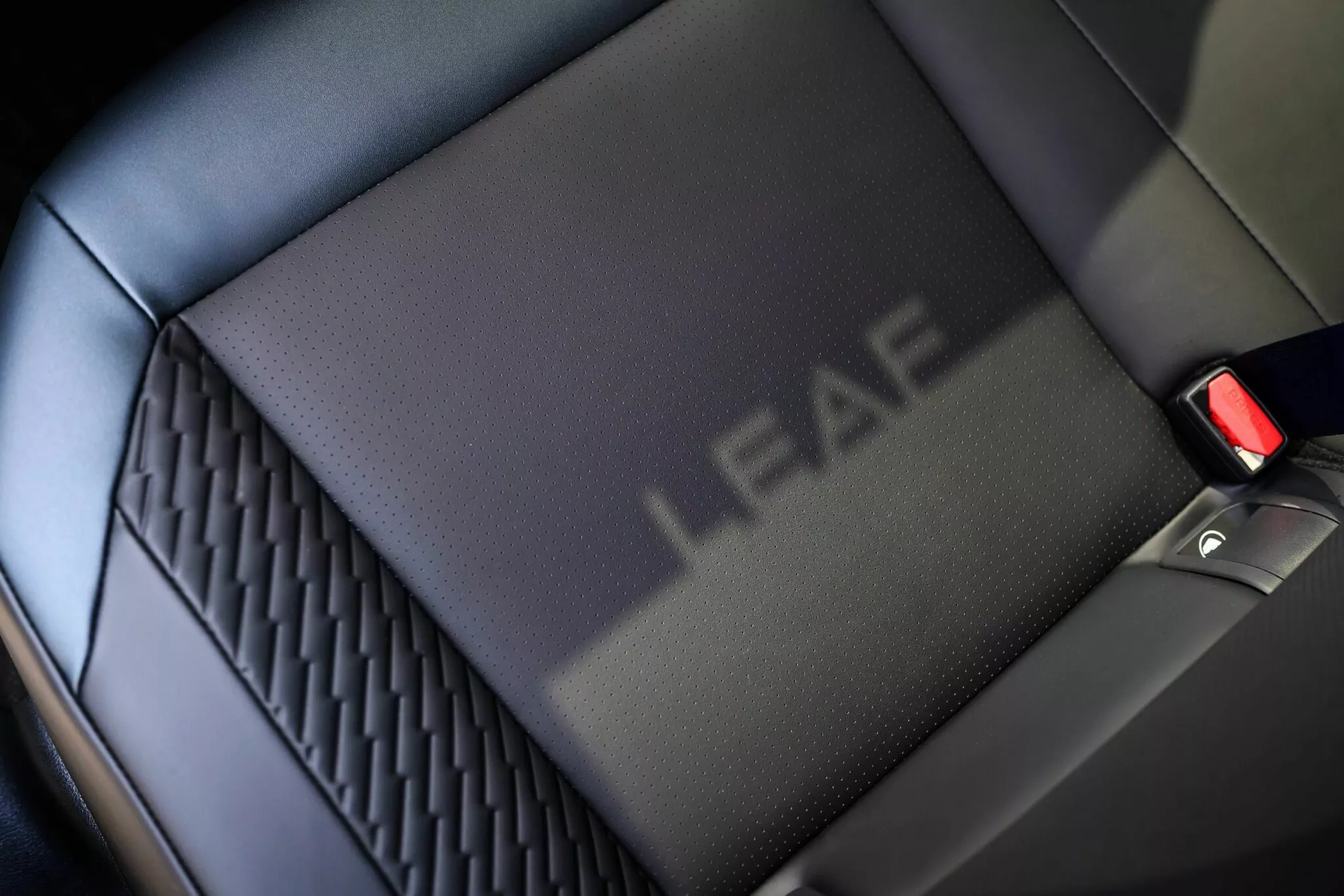 نيسان تكشف اسعار ليف 2026 الجيل الجديد، أرخص سيارة كهربائية في أمريكا 5