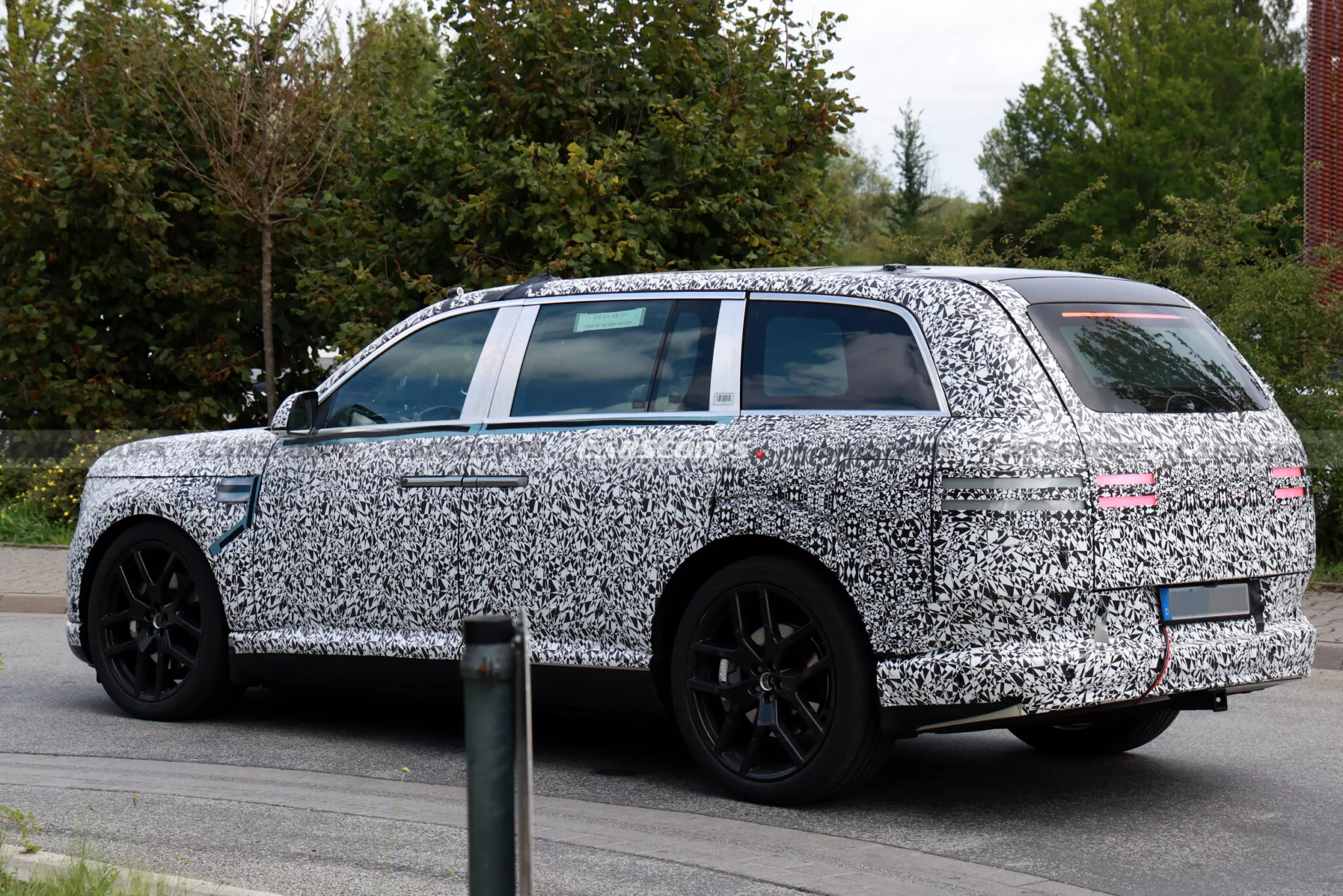 جينيسيس GV90 الأفخم والأكبر للعلامة تظهر أثناء اختبارها مع اقتراب التدشين 13