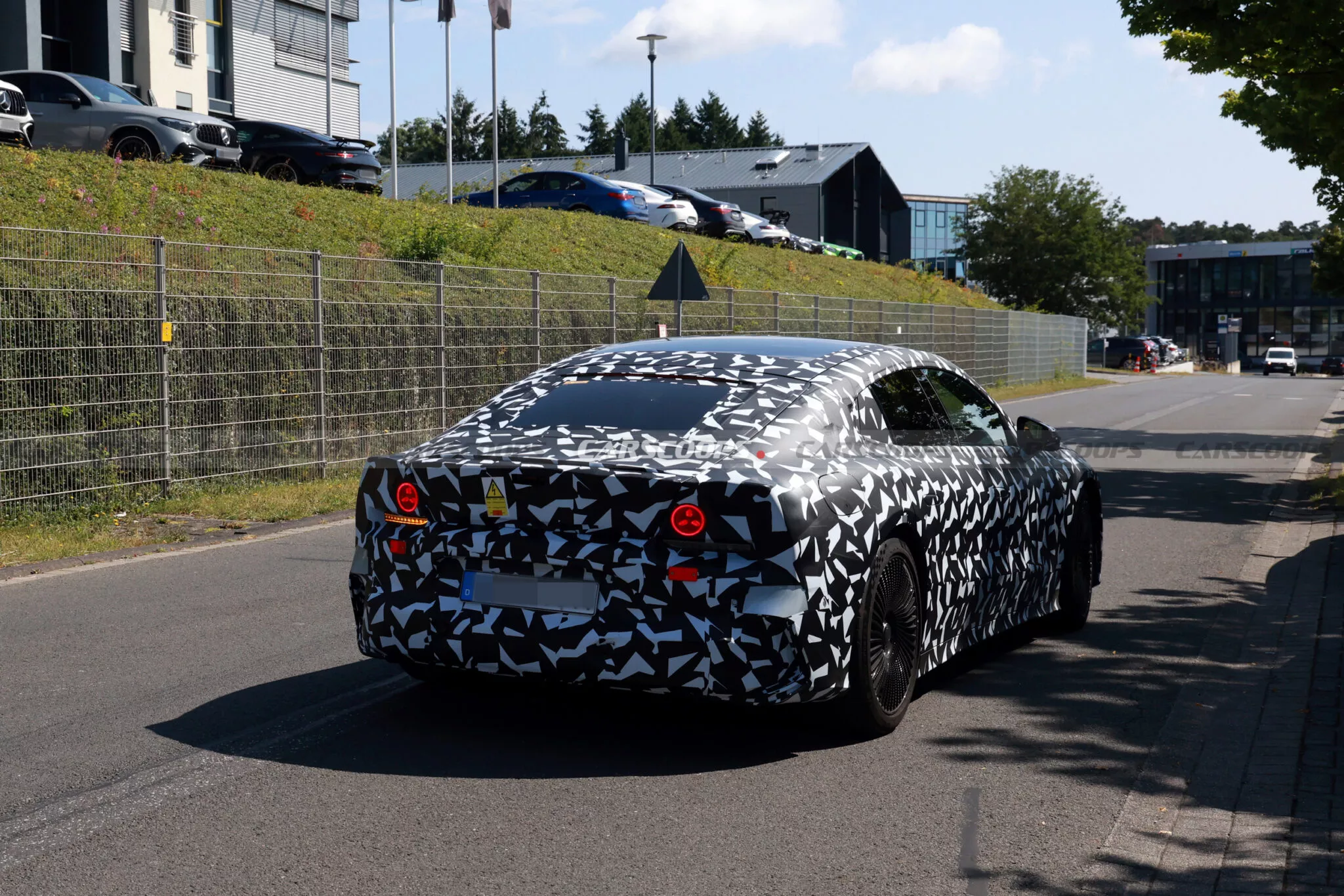 رصد داخلية أقوى سيارة في تاريخ مرسيدس لأول مرة أثناء اختبارها رصد داخلية أقوى سيارة في تاريخ مرسيدس لأول مرة أثناء اختبارها 11