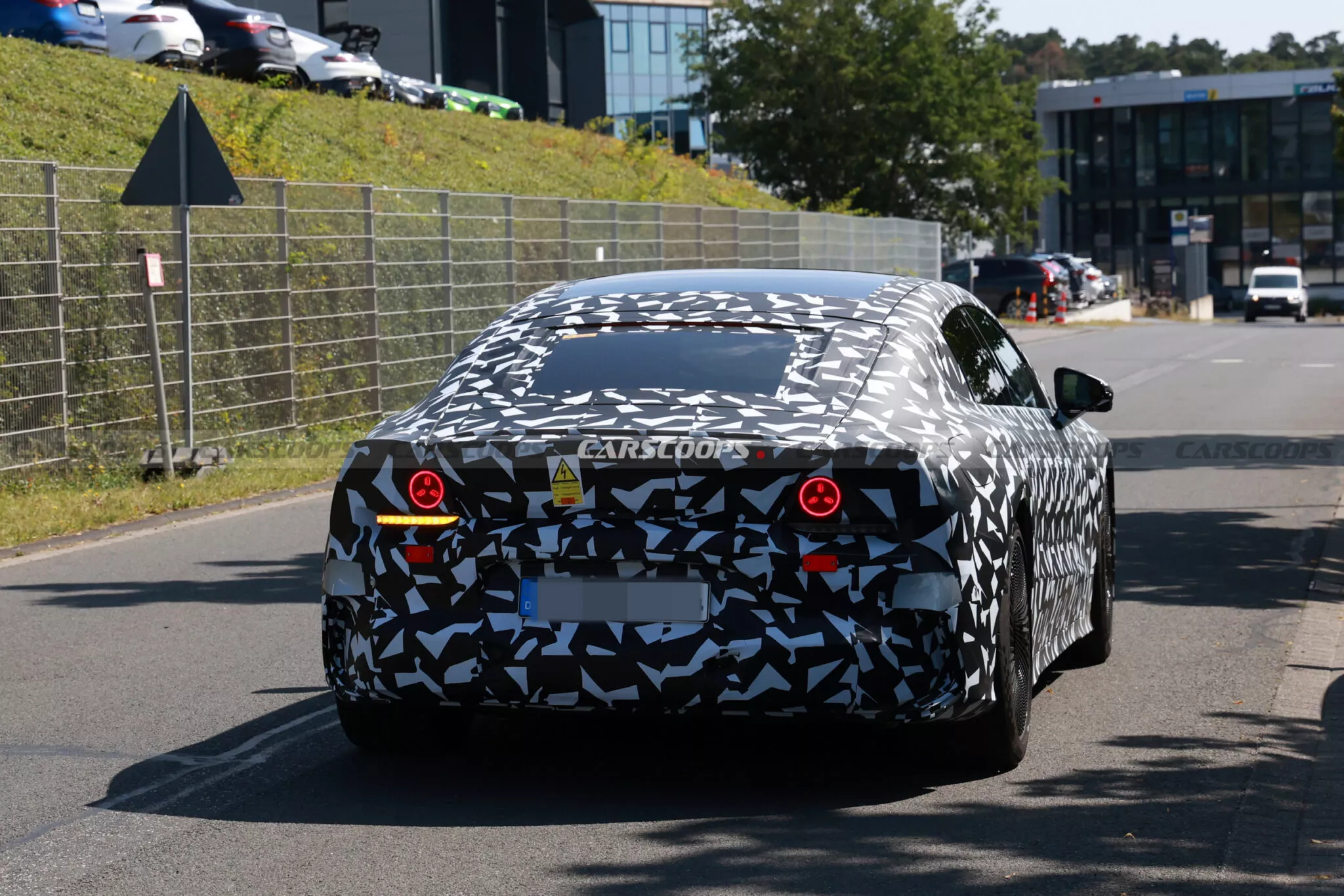 رصد داخلية أقوى سيارة في تاريخ مرسيدس لأول مرة أثناء اختبارها رصد داخلية أقوى سيارة في تاريخ مرسيدس لأول مرة أثناء اختبارها 12