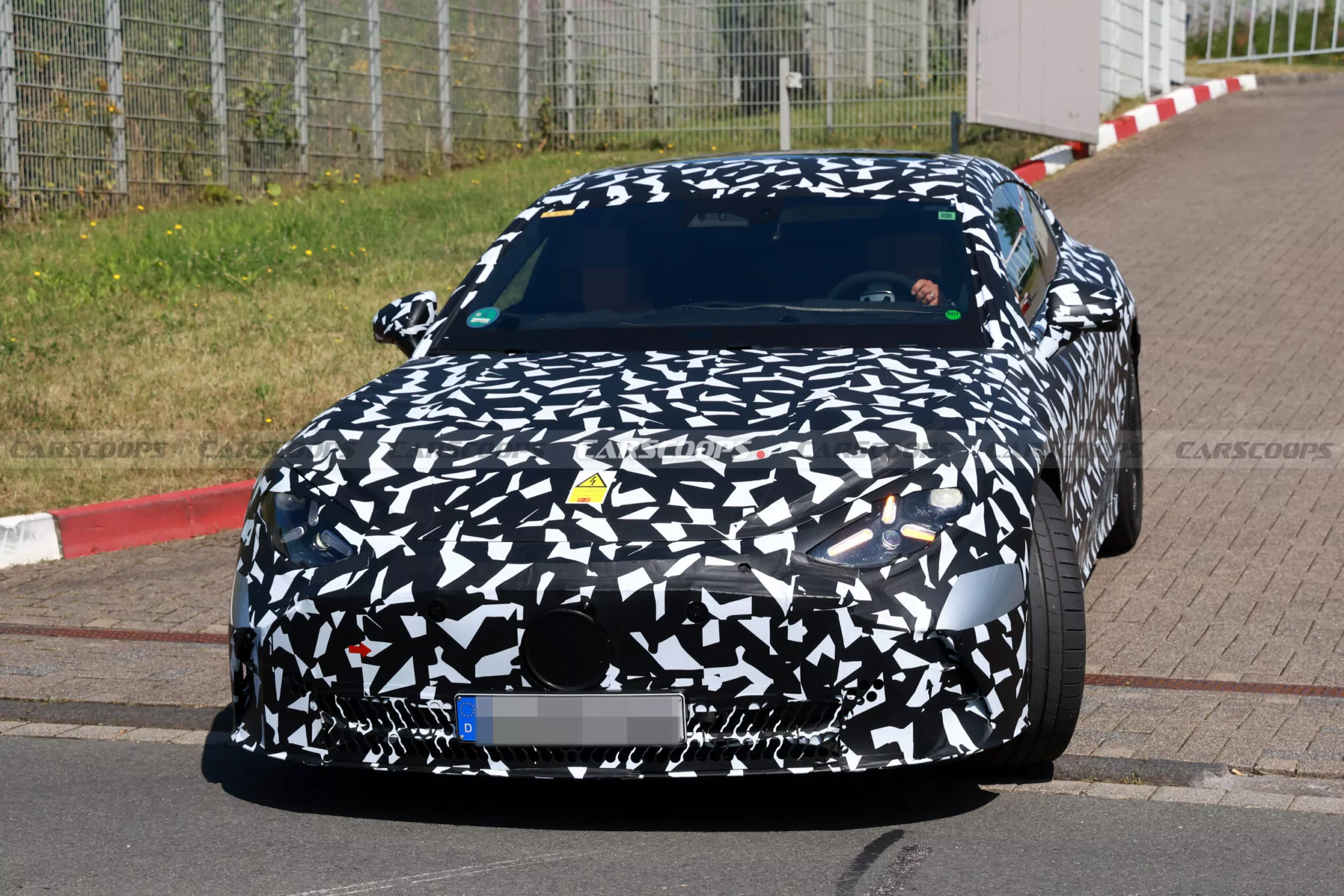 رصد داخلية أقوى سيارة في تاريخ مرسيدس لأول مرة أثناء اختبارها رصد داخلية أقوى سيارة في تاريخ مرسيدس لأول مرة أثناء اختبارها 6