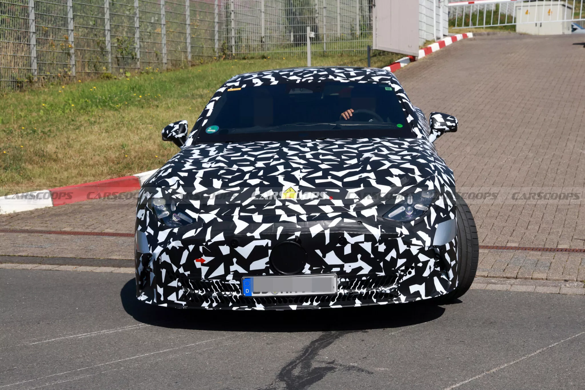 رصد داخلية أقوى سيارة في تاريخ مرسيدس لأول مرة أثناء اختبارها رصد داخلية أقوى سيارة في تاريخ مرسيدس لأول مرة أثناء اختبارها 7