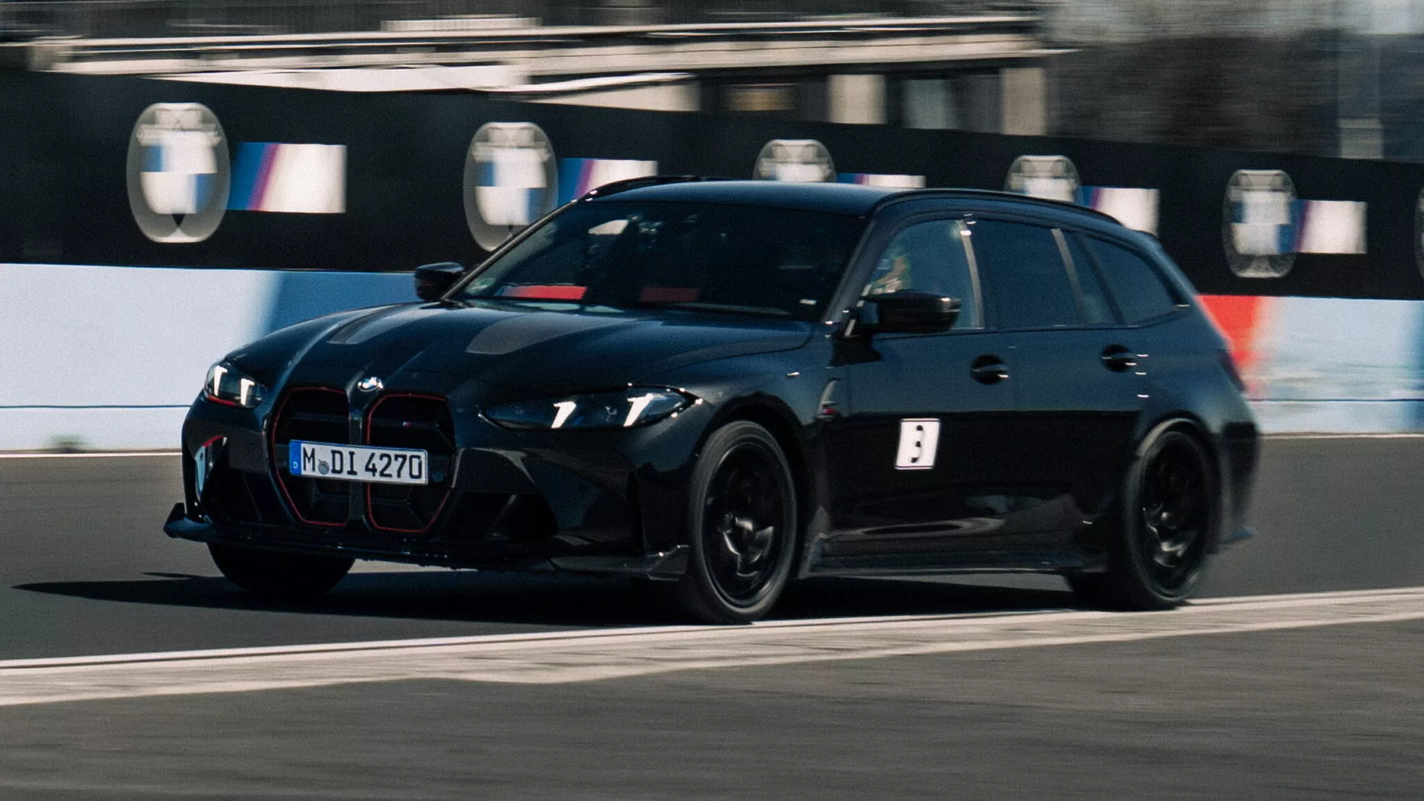 بي ام دبليو M3 CS تورينج تحطم الرقم القياسي لسيارات الواجن على حلبة نوربورغرينغ 10