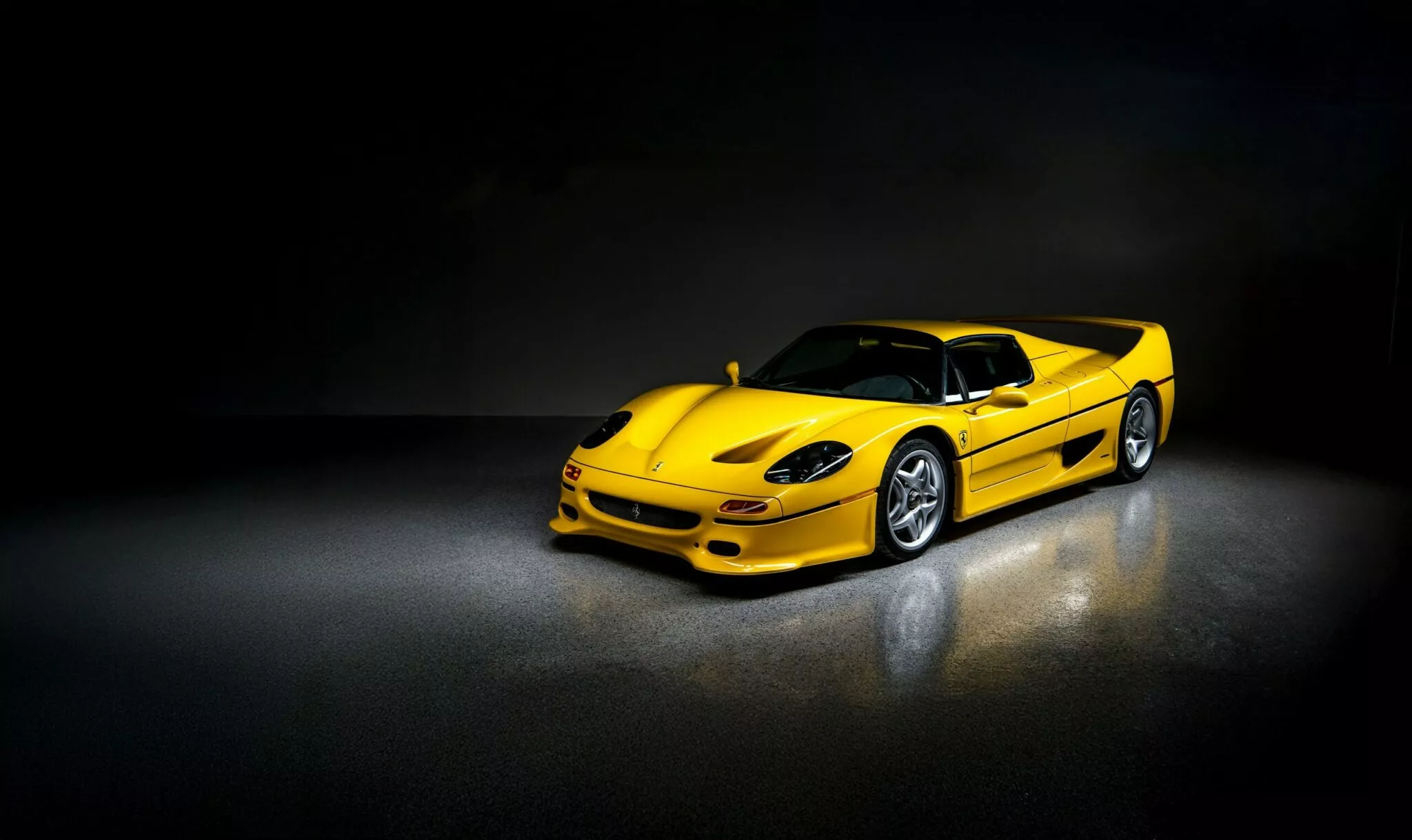 فيراري F50 تكسر الرقم القياسي في مزاد أمريكي 4