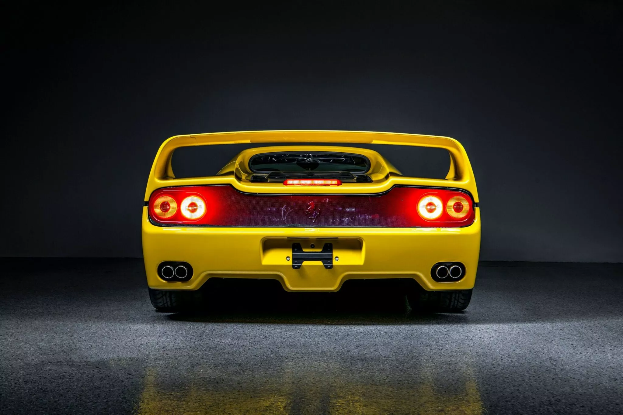 فيراري F50 تكسر الرقم القياسي في مزاد أمريكي 8