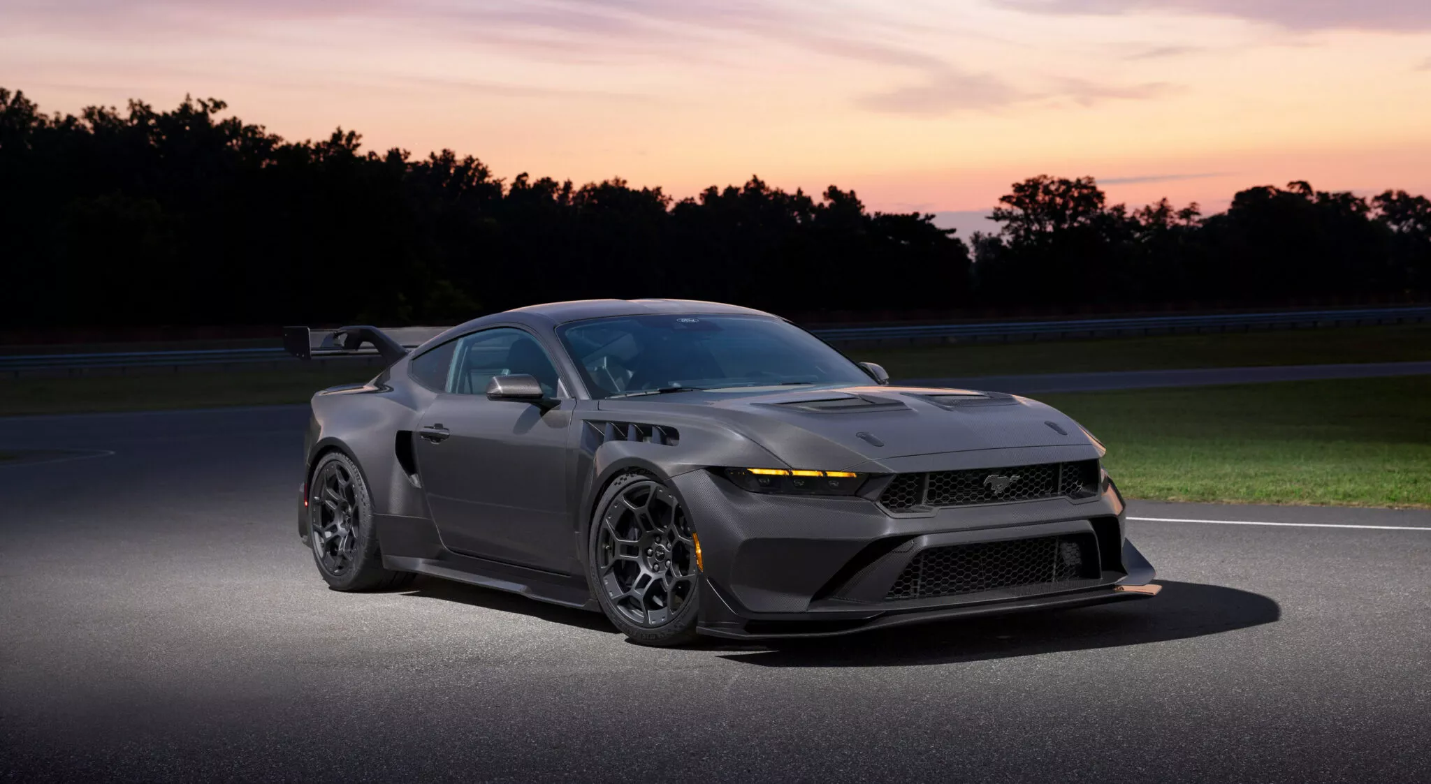 رئيس فورد يشوق لسيارة اوف رود خارقة بقوة 1000 حصان 1