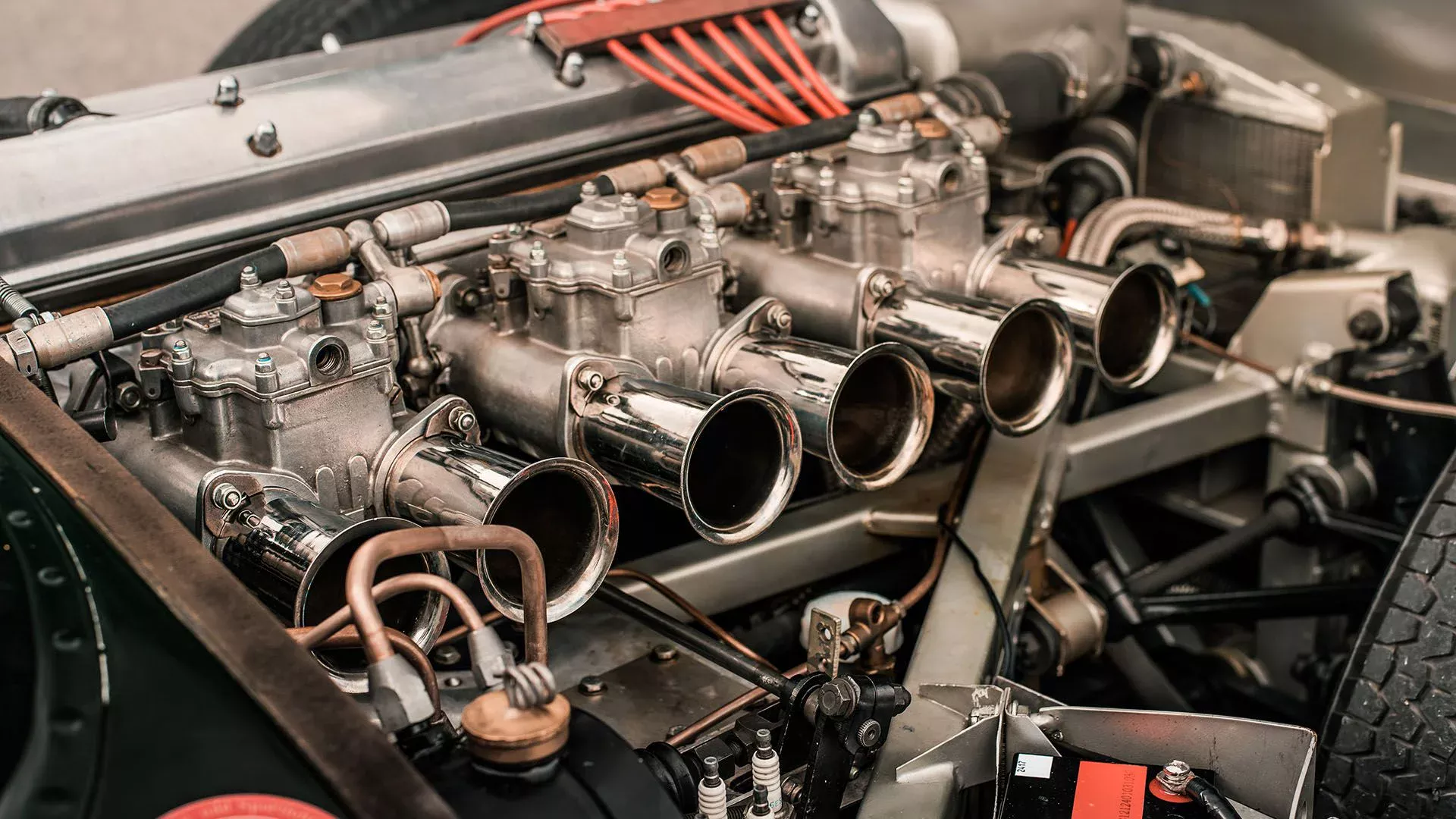 جاكوار D-Type.. أسطورة السباقات تعود للأضواء وتُعرض للبيع في مزاد 15