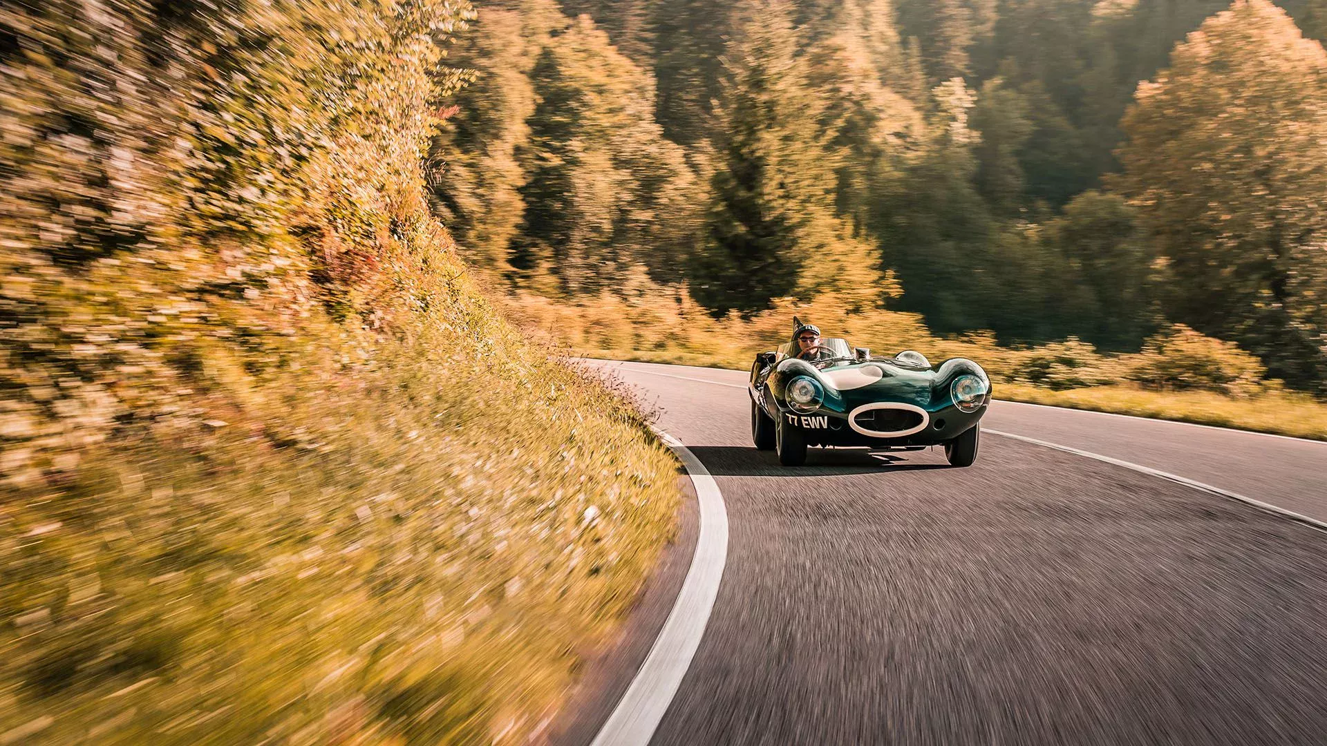 جاكوار D-Type.. أسطورة السباقات تعود للأضواء وتُعرض للبيع في مزاد 20