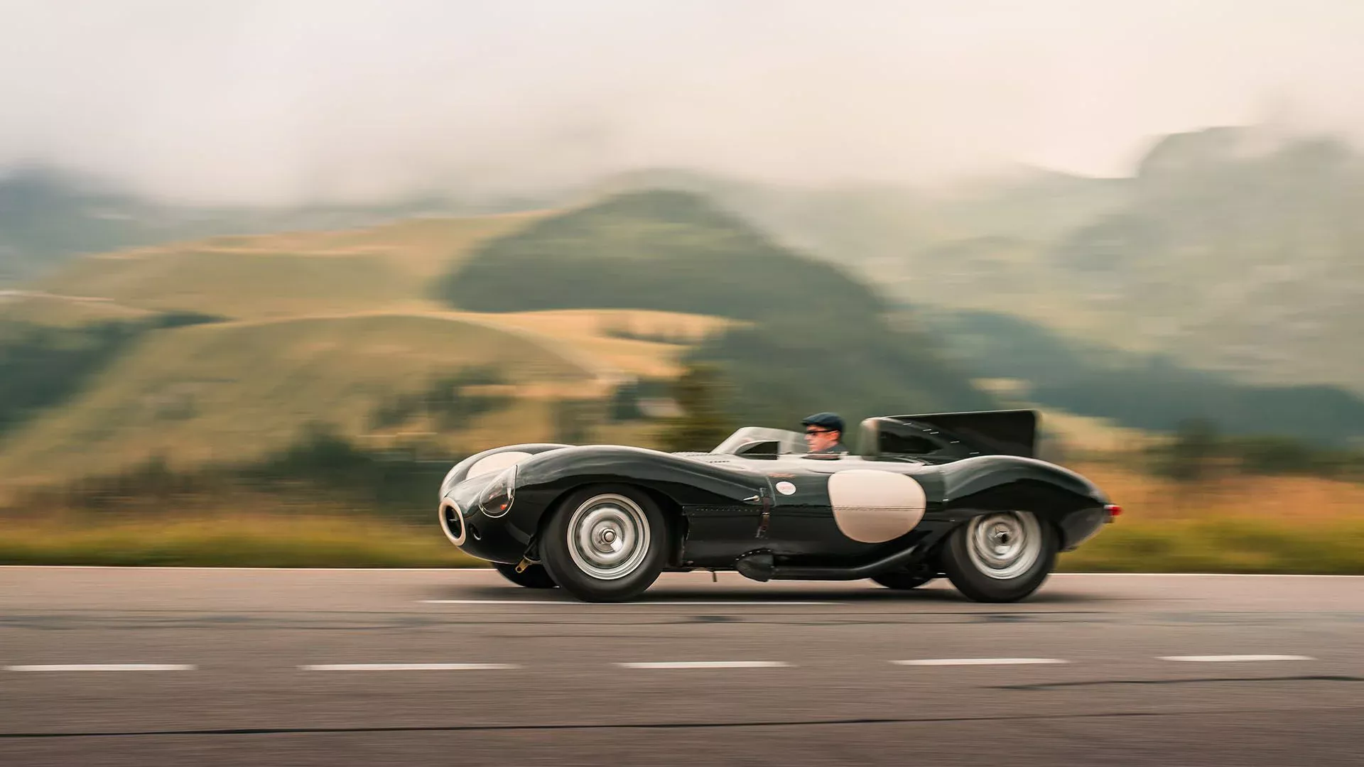 جاكوار D-Type.. أسطورة السباقات تعود للأضواء وتُعرض للبيع في مزاد 22