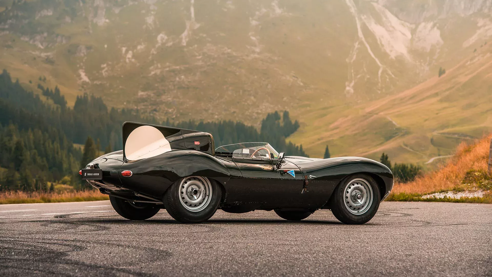 جاكوار D-Type.. أسطورة السباقات تعود للأضواء وتُعرض للبيع في مزاد 2