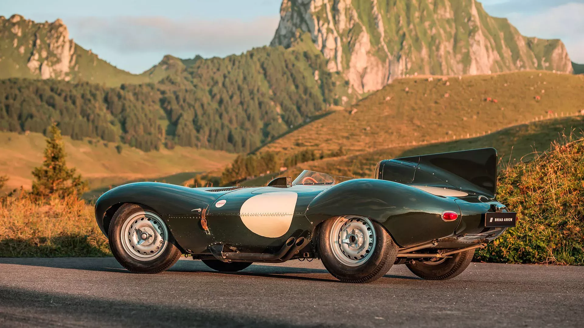 جاكوار D-Type.. أسطورة السباقات تعود للأضواء وتُعرض للبيع في مزاد 8