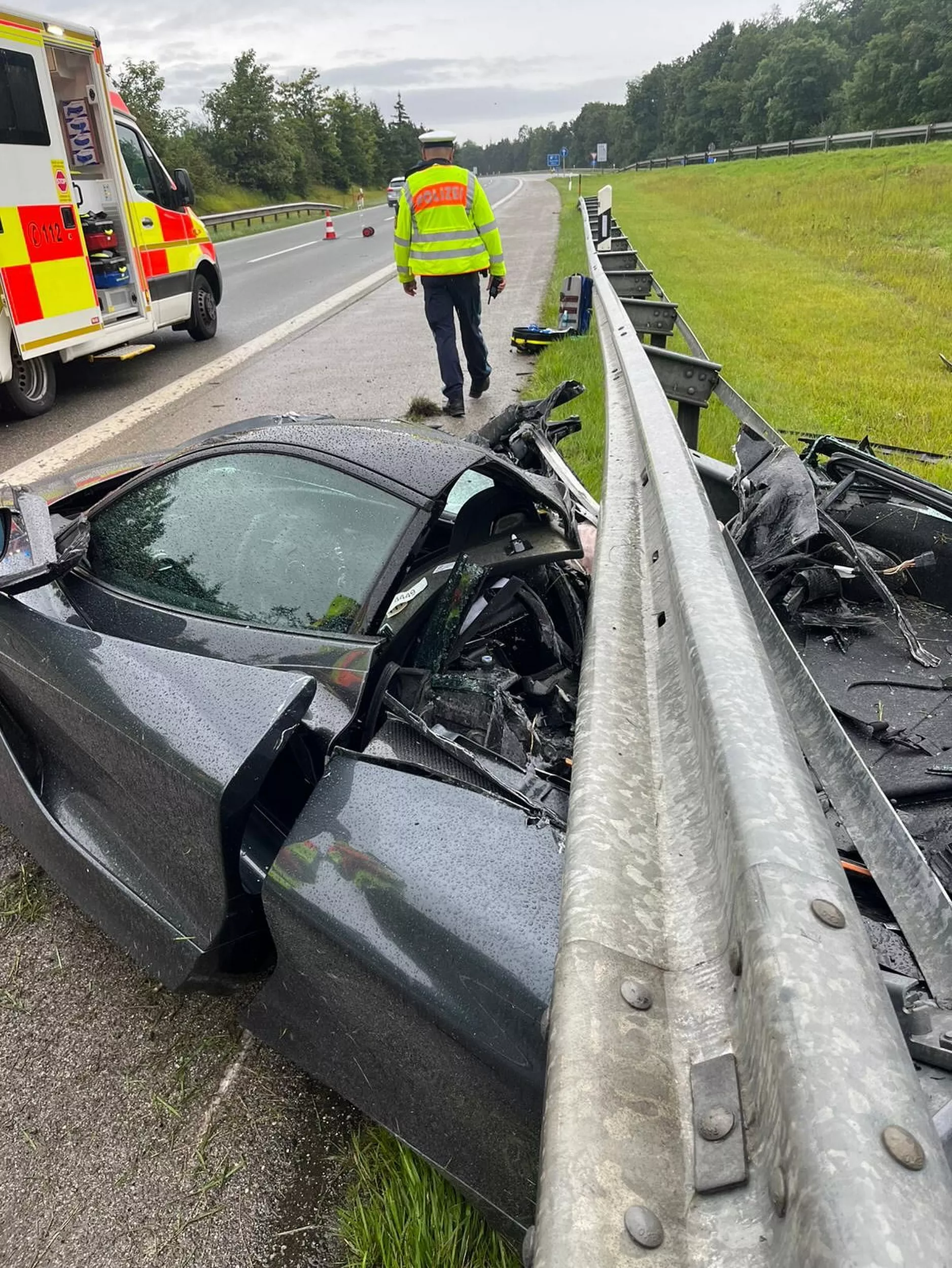 بالرغم من هول الحادث.. سائق مكلارين 720S ينجو بأعجوبة في ألمانيا 5