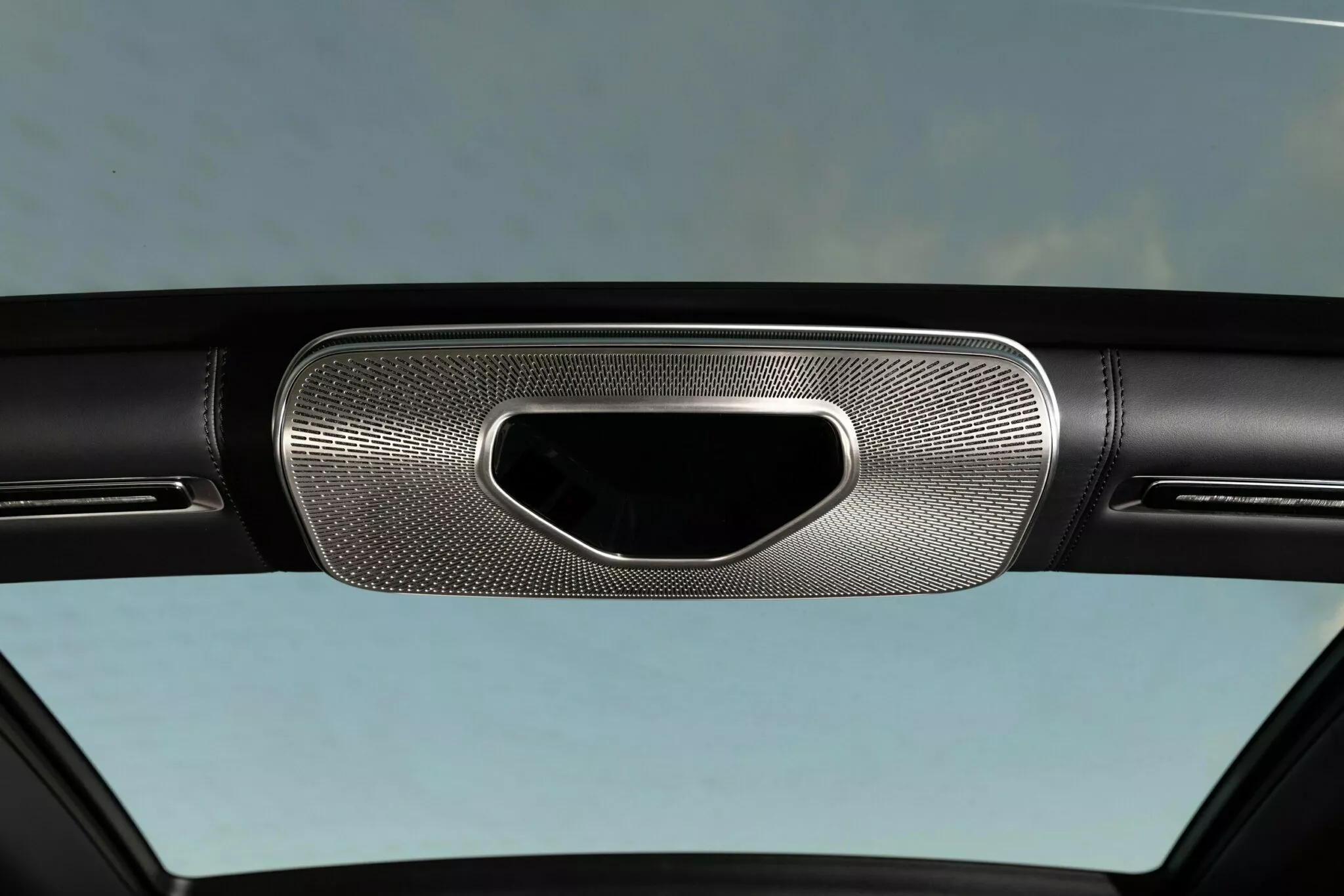 مرسيدس مايباخ S680 إصدار إميرالد آيل.. أفخم سيدان من الصانع الألماني 20