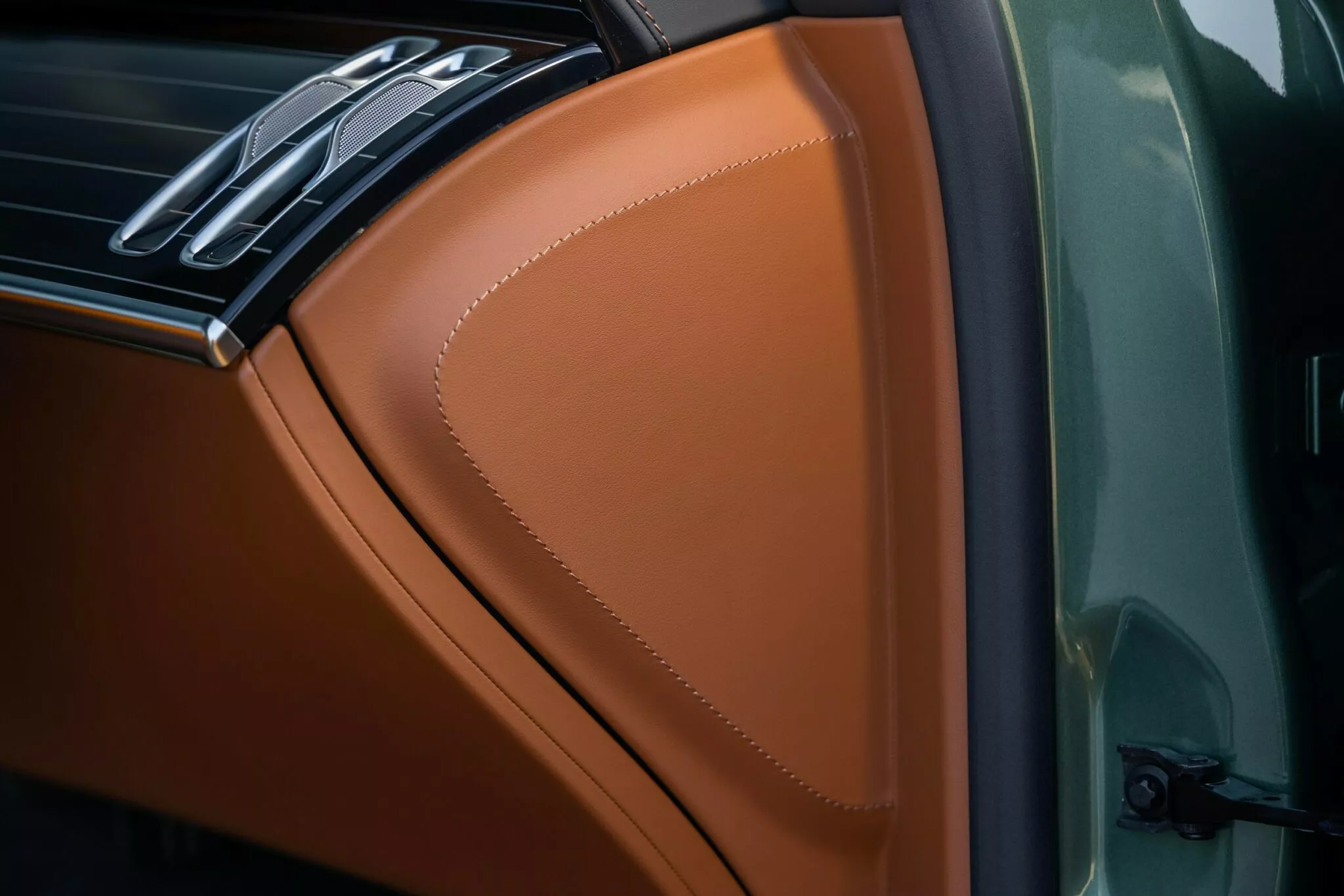 مرسيدس مايباخ S680 إصدار إميرالد آيل.. أفخم سيدان من الصانع الألماني 21