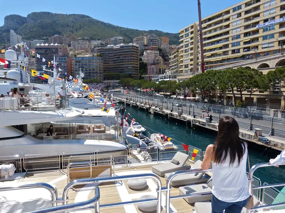 تدري أن "وظيفة الفاليه في موناكو" ممكن تكسبك 40 ألف ريال في أسبوع! تدري أن "وظيفة الفاليه في موناكو" ممكن تكسبك 40 ألف ريال في أسبوع! 4