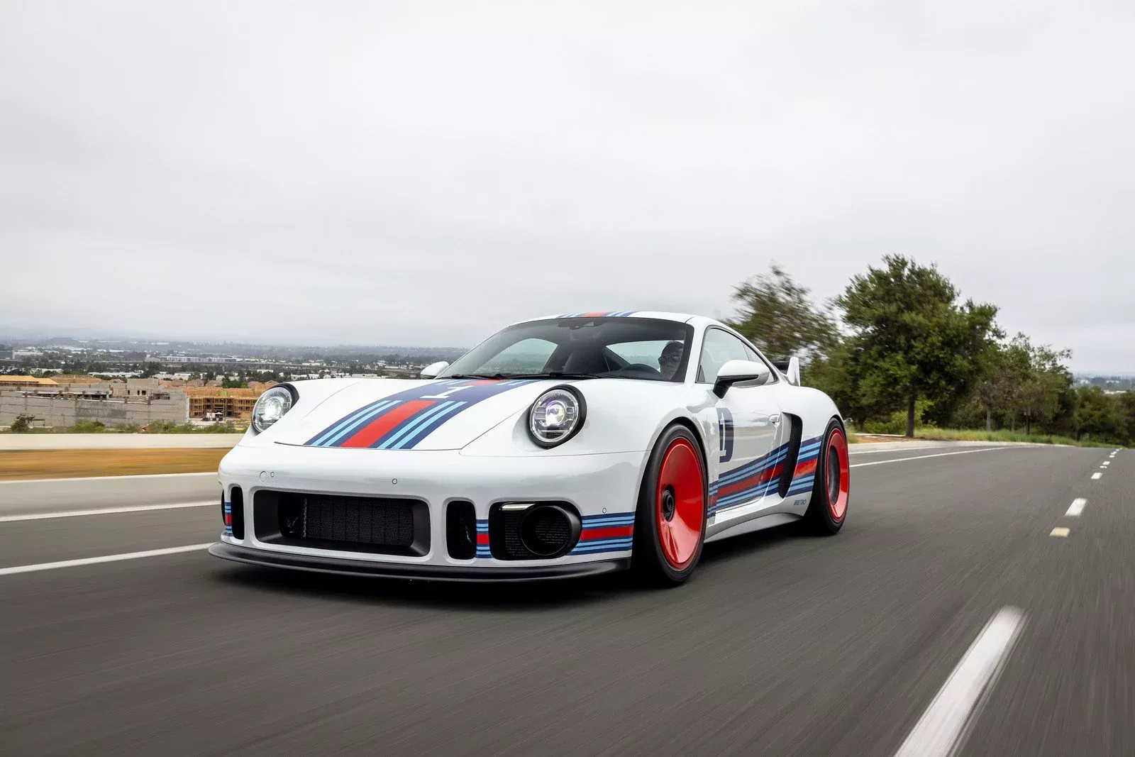 بورش 911 تحصل على أحد أجمل إصداراتها المعدلة من ريزفاني 14