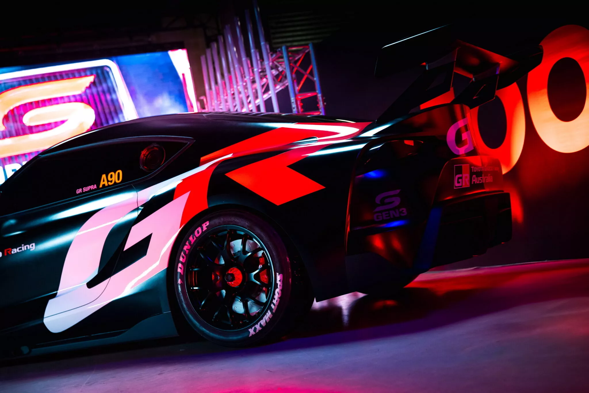 تويوتا سوبرا بمحرك V8 تستعد للسباقات.. قبل الوداع الأخير تويوتا سوبرا بمحرك V8 تستعد للسباقات.. قبل الوداع الأخير 8