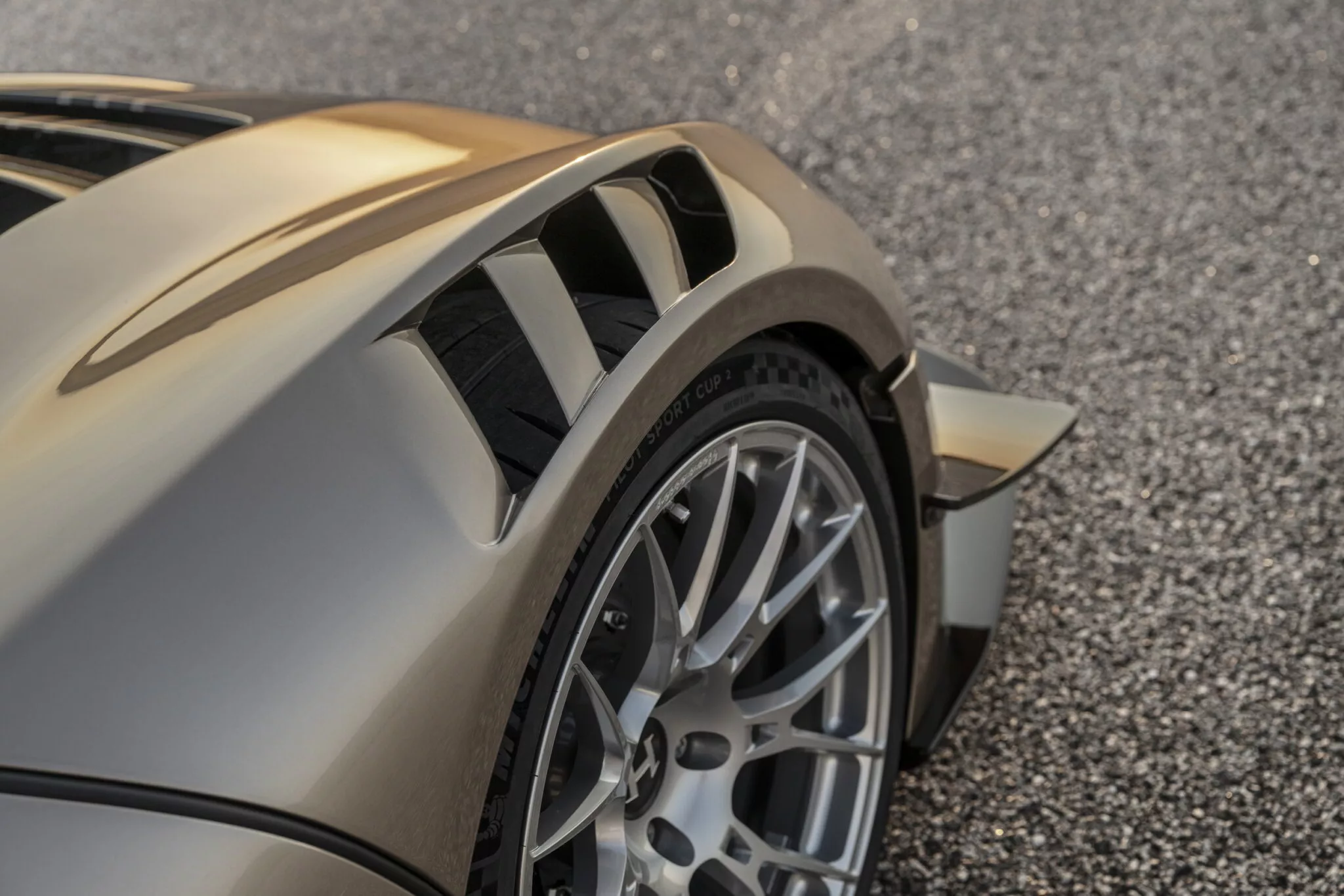 هينيسي فينوم F5 ريفولوشن الجديدة هي أقوى سيارة ناقل يدوي في التاريخ 27