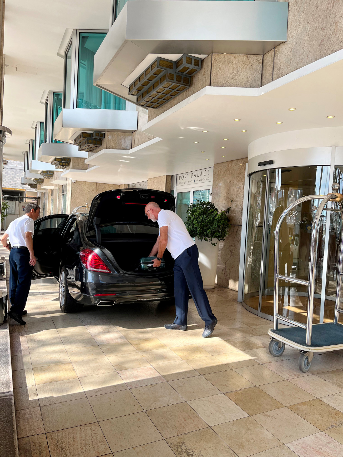 تدري أن "وظيفة الفاليه في موناكو" ممكن تكسبك 40 ألف ريال في أسبوع! وظيفة الفاليه في موناكو