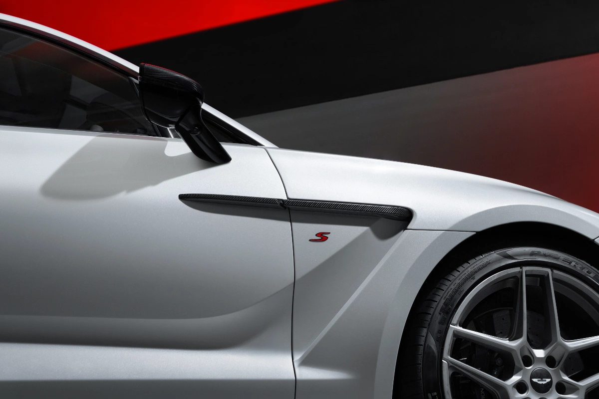 استون-مارتن-dbx-s-المربع-نت-13