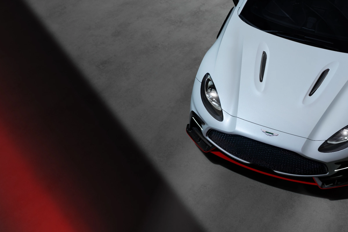 استون-مارتن-dbx-s-المربع-نت-14