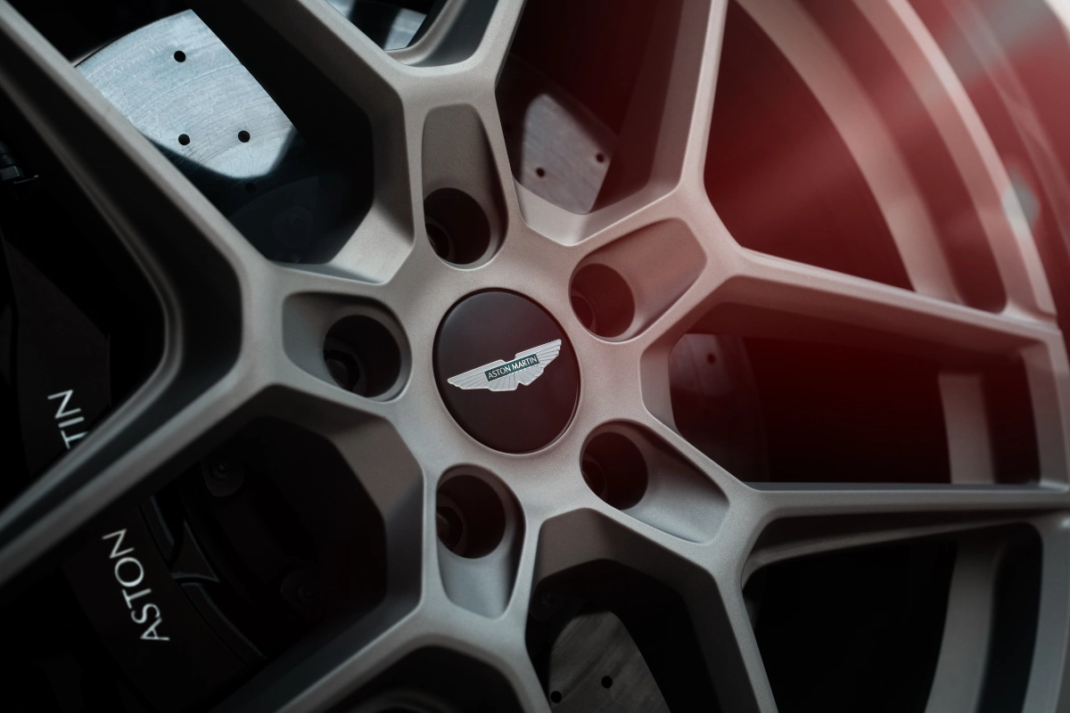 استون-مارتن-dbx-s-المربع-نت-20