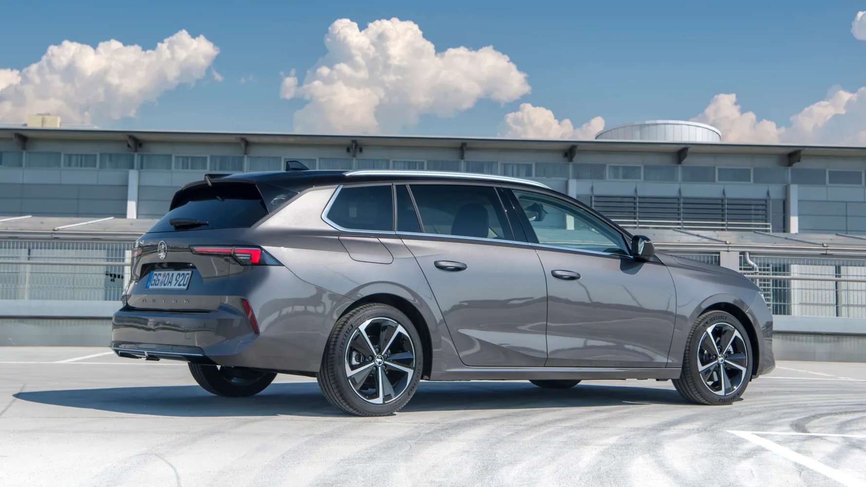 اوبل-استرا-سبورتس-تورير-المربع-نت-24