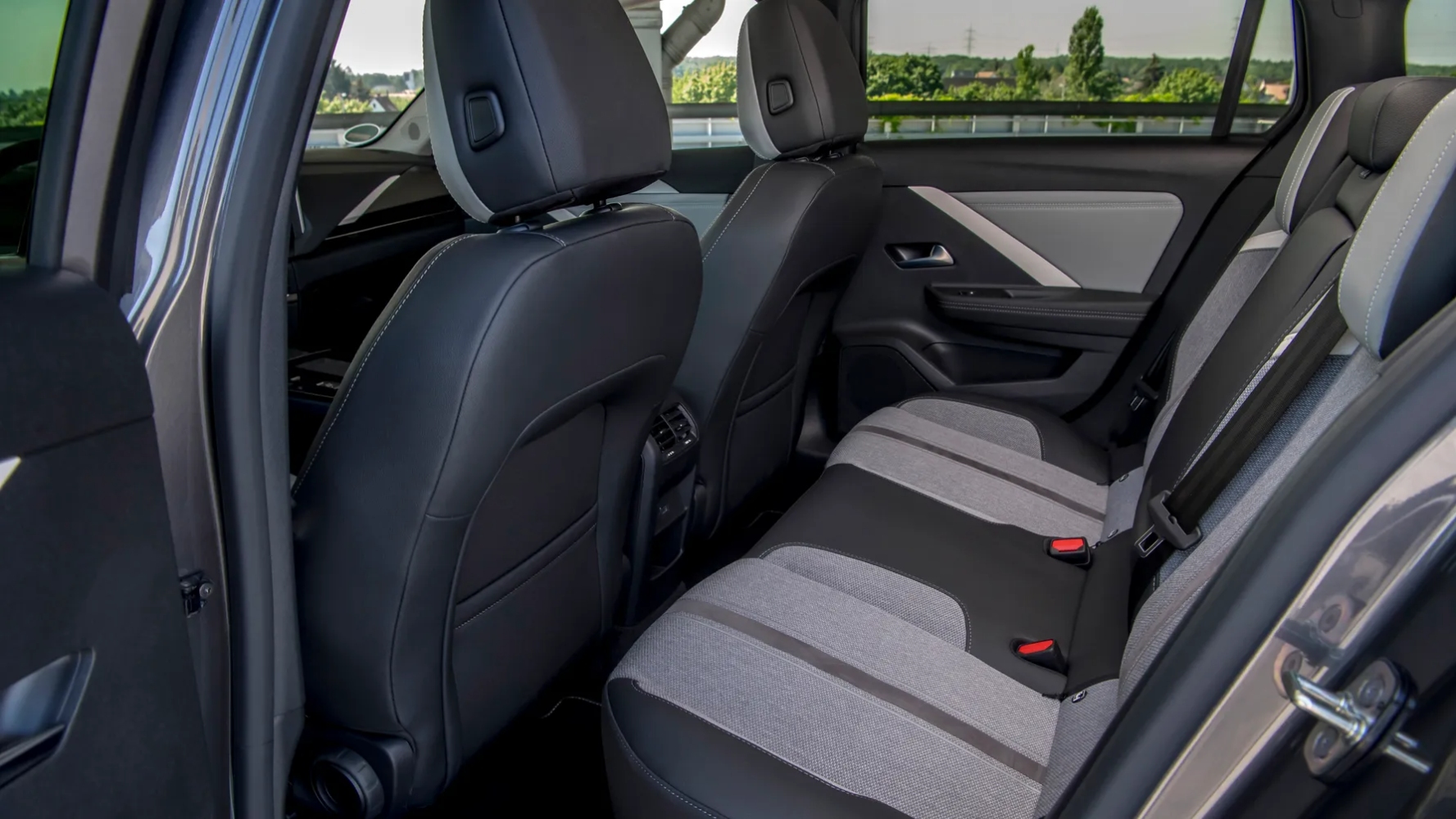 اوبل-استرا-سبورتس-تورير-المربع-نت-26